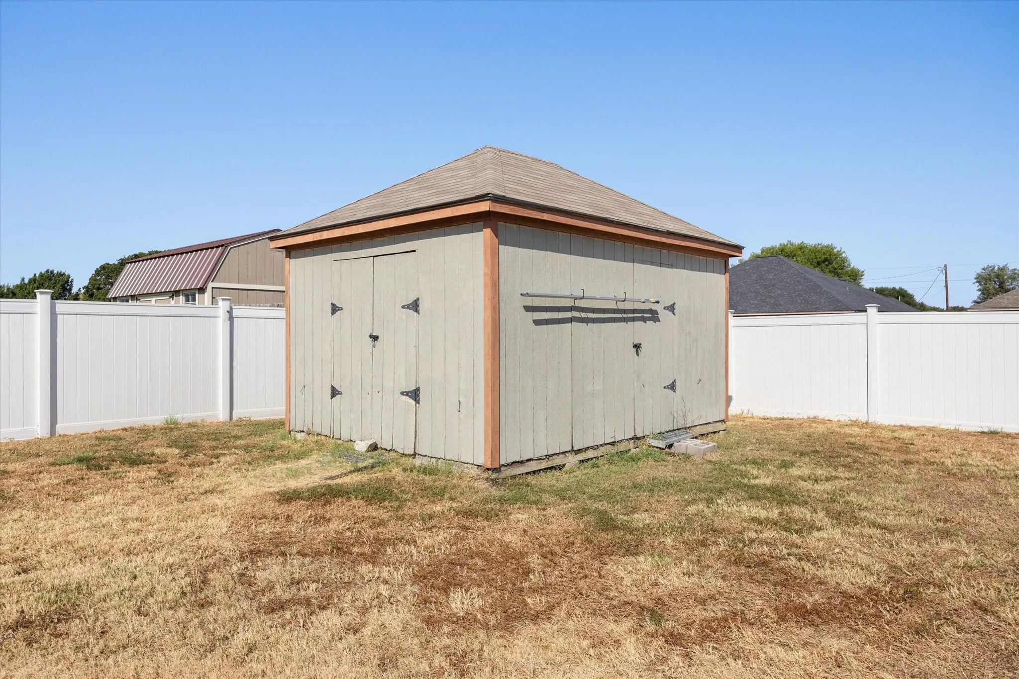 Single Family Residence For Sale in Hood County , 612 Parker Lane, Granbury, Texas 76048, 3 Bedroom, 2 Bathroom, 2 Garage spaces, 1,973 Sqft, built in 2006, mls#21380450, Real Estate Agent in Granbury, Homes For Sale in Hood county, Homes For Sale in Granbury, Realtor in Granbury Texas, Real Estate Brokerage Independent Realty Texas, Luminita Cordes Realtor