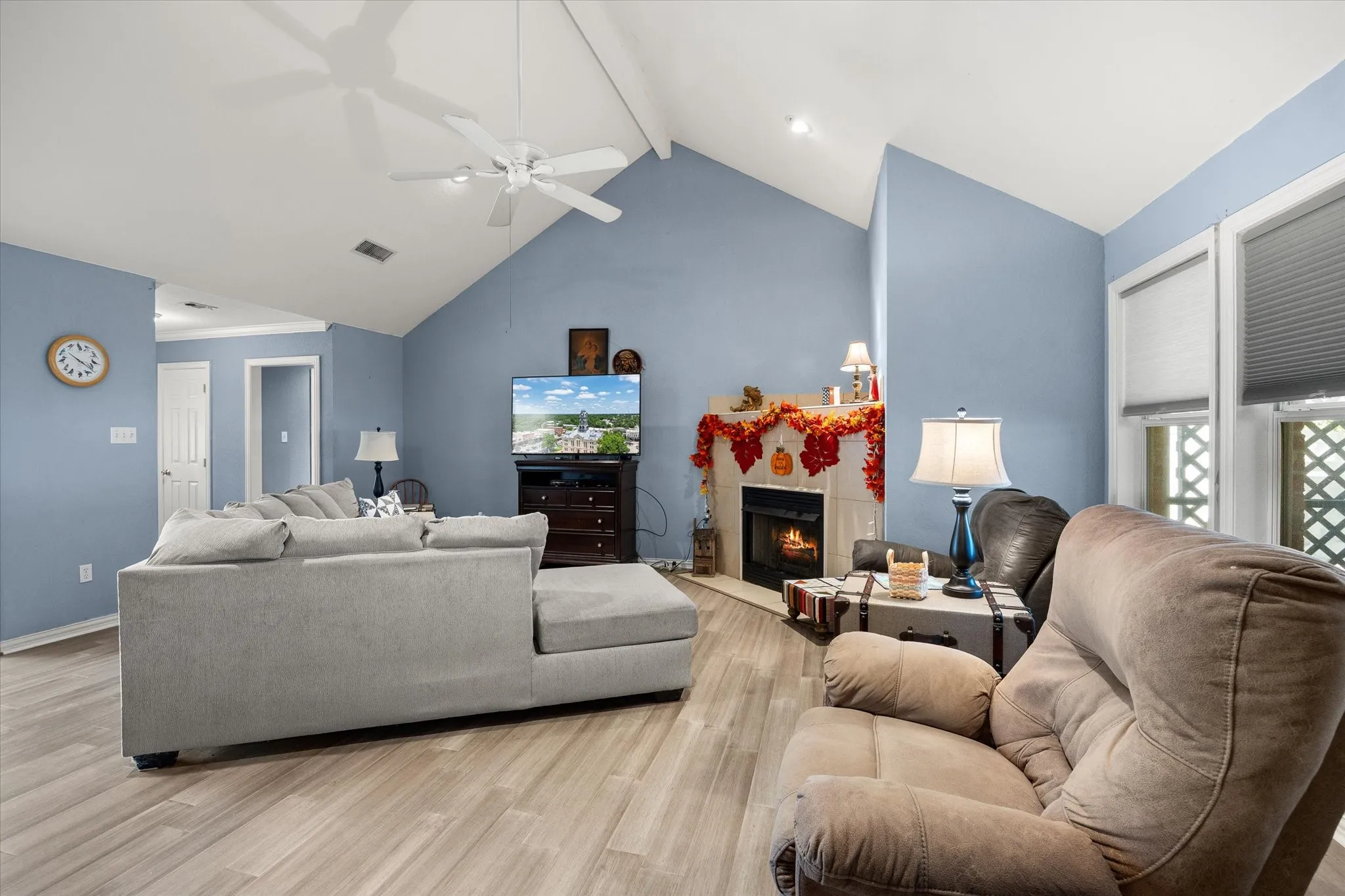 Single Family Residence For Sale in Hood County , 612 Parker Lane, Granbury, Texas 76048, 3 Bedroom, 2 Bathroom, 2 Garage spaces, 1,973 Sqft, built in 2006, mls#21380450, Real Estate Agent in Granbury, Homes For Sale in Hood county, Homes For Sale in Granbury, Realtor in Granbury Texas, Real Estate Brokerage Independent Realty Texas, Luminita Cordes Realtor