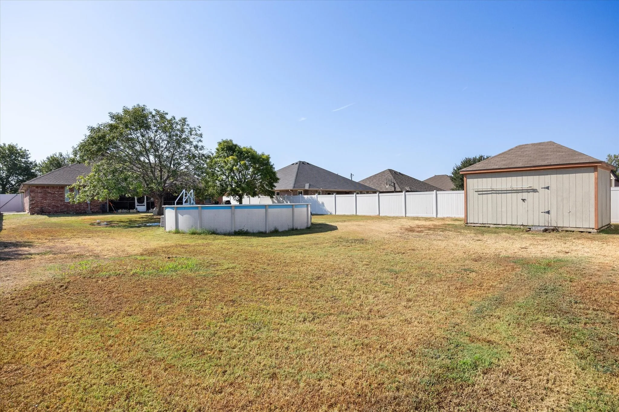 Single Family Residence For Sale in Hood County , 612 Parker Lane, Granbury, Texas 76048, 3 Bedroom, 2 Bathroom, 2 Garage spaces, 1,973 Sqft, built in 2006, mls#21380450, Real Estate Agent in Granbury, Homes For Sale in Hood county, Homes For Sale in Granbury, Realtor in Granbury Texas, Real Estate Brokerage Independent Realty Texas, Luminita Cordes Realtor