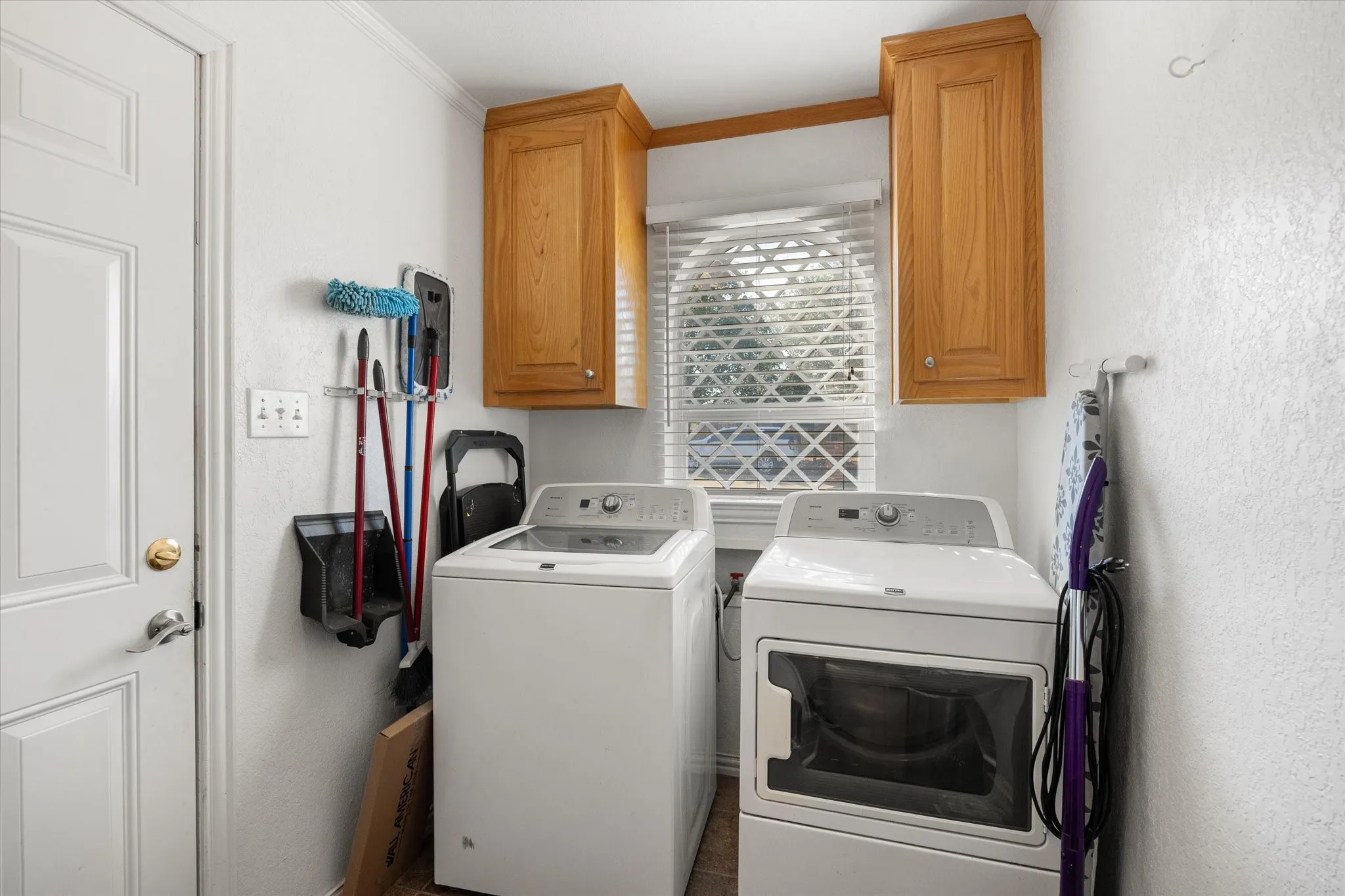 Single Family Residence For Sale in Hood County , 612 Parker Lane, Granbury, Texas 76048, 3 Bedroom, 2 Bathroom, 2 Garage spaces, 1,973 Sqft, built in 2006, mls#21380450, Real Estate Agent in Granbury, Homes For Sale in Hood county, Homes For Sale in Granbury, Realtor in Granbury Texas, Real Estate Brokerage Independent Realty Texas, Luminita Cordes Realtor
