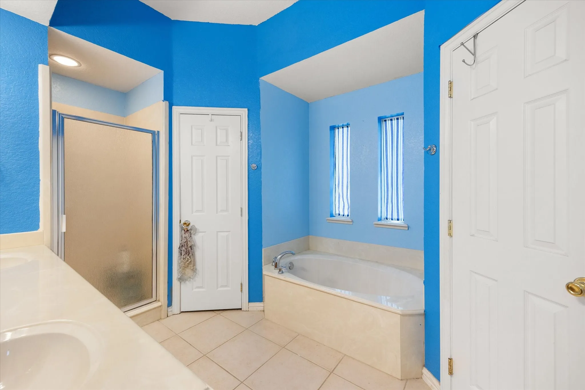 Single Family Residence For Sale in Hood County , 612 Parker Lane, Granbury, Texas 76048, 3 Bedroom, 2 Bathroom, 2 Garage spaces, 1,973 Sqft, built in 2006, mls#21380450, Real Estate Agent in Granbury, Homes For Sale in Hood county, Homes For Sale in Granbury, Realtor in Granbury Texas, Real Estate Brokerage Independent Realty Texas, Luminita Cordes Realtor