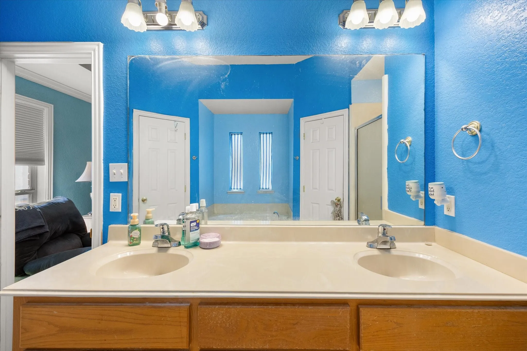 Single Family Residence For Sale in Hood County , 612 Parker Lane, Granbury, Texas 76048, 3 Bedroom, 2 Bathroom, 2 Garage spaces, 1,973 Sqft, built in 2006, mls#21380450, Real Estate Agent in Granbury, Homes For Sale in Hood county, Homes For Sale in Granbury, Realtor in Granbury Texas, Real Estate Brokerage Independent Realty Texas, Luminita Cordes Realtor