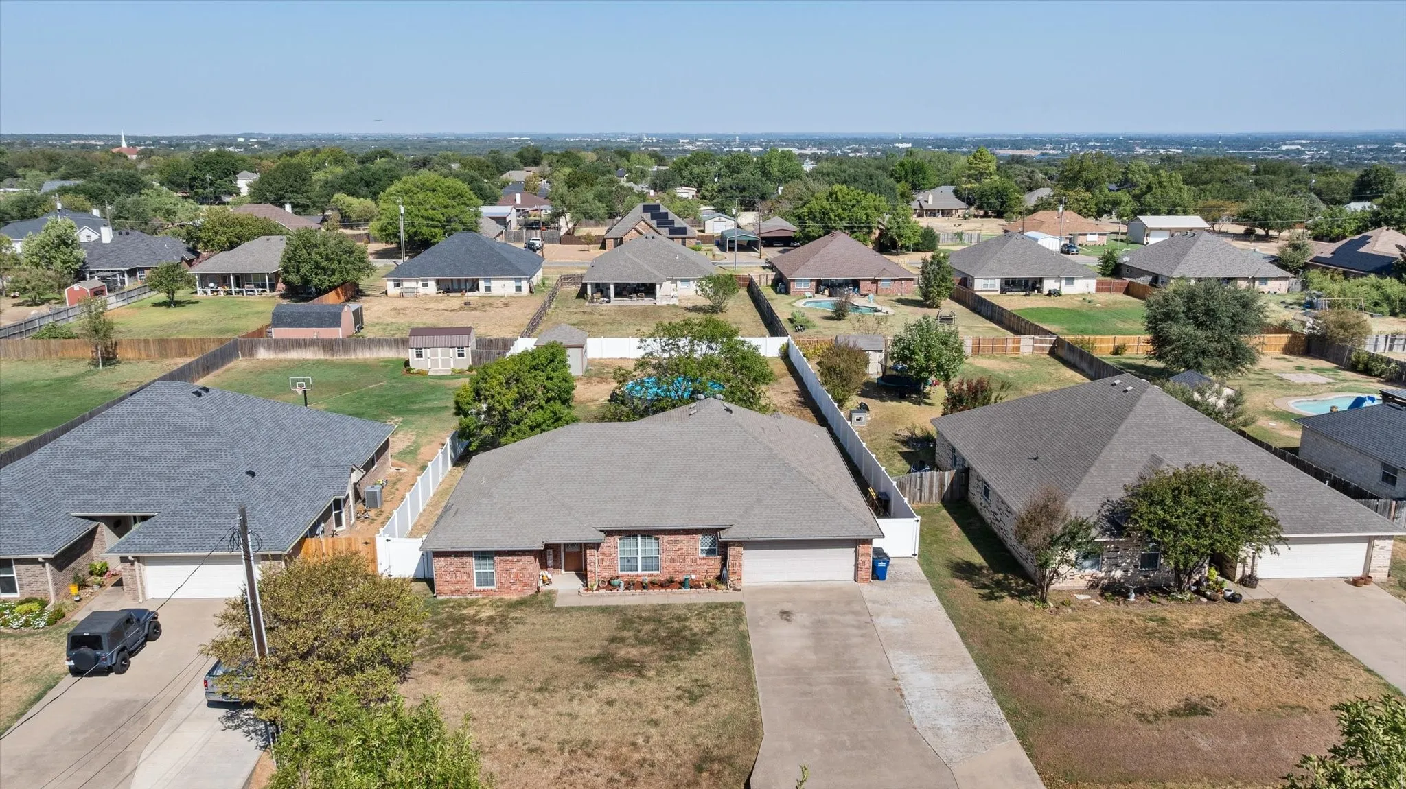 Single Family Residence For Sale in Hood County , 612 Parker Lane, Granbury, Texas 76048, 3 Bedroom, 2 Bathroom, 2 Garage spaces, 1,973 Sqft, built in 2006, mls#21380450, Real Estate Agent in Granbury, Homes For Sale in Hood county, Homes For Sale in Granbury, Realtor in Granbury Texas, Real Estate Brokerage Independent Realty Texas, Luminita Cordes Realtor