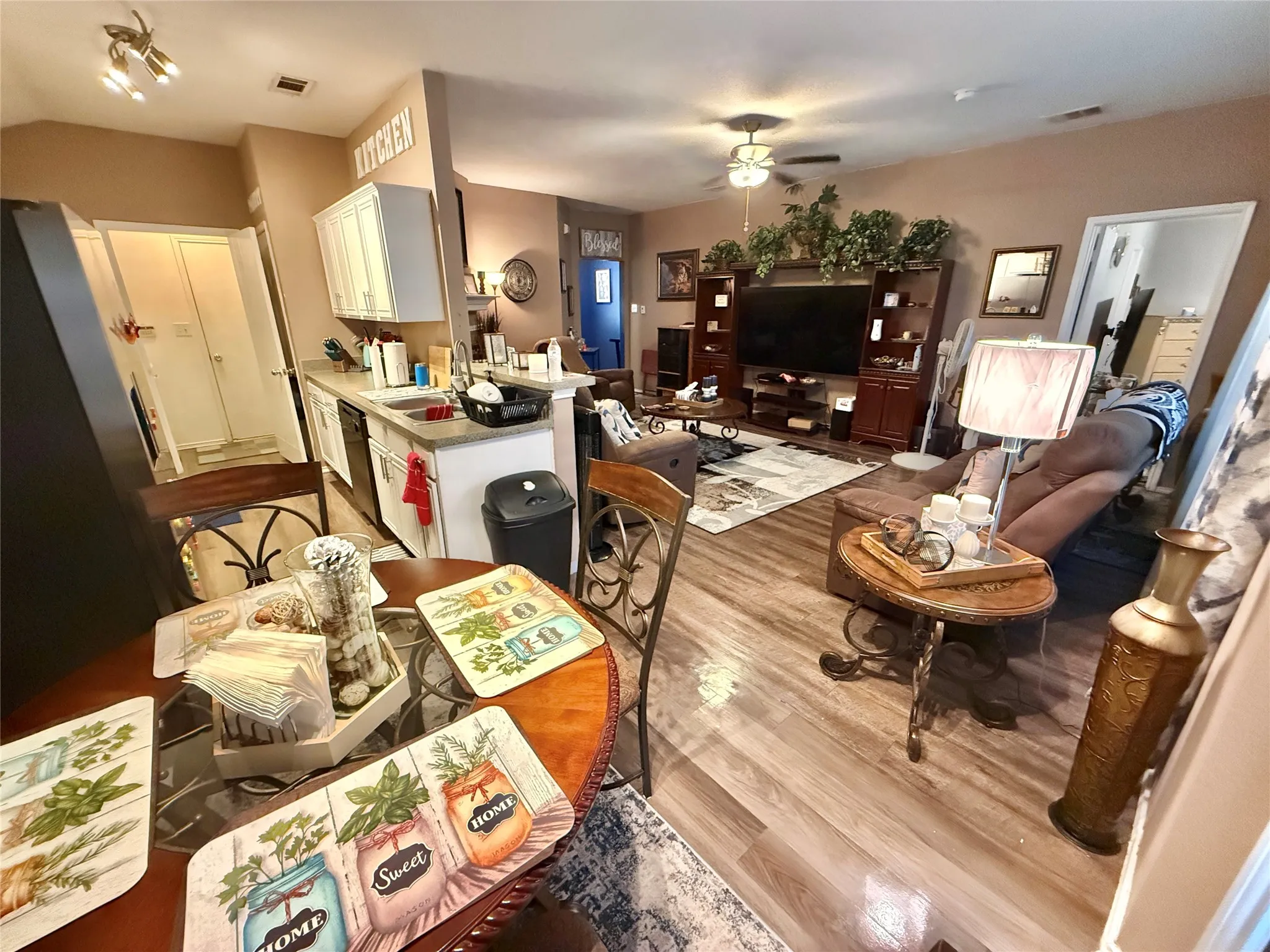 Dinning room area view