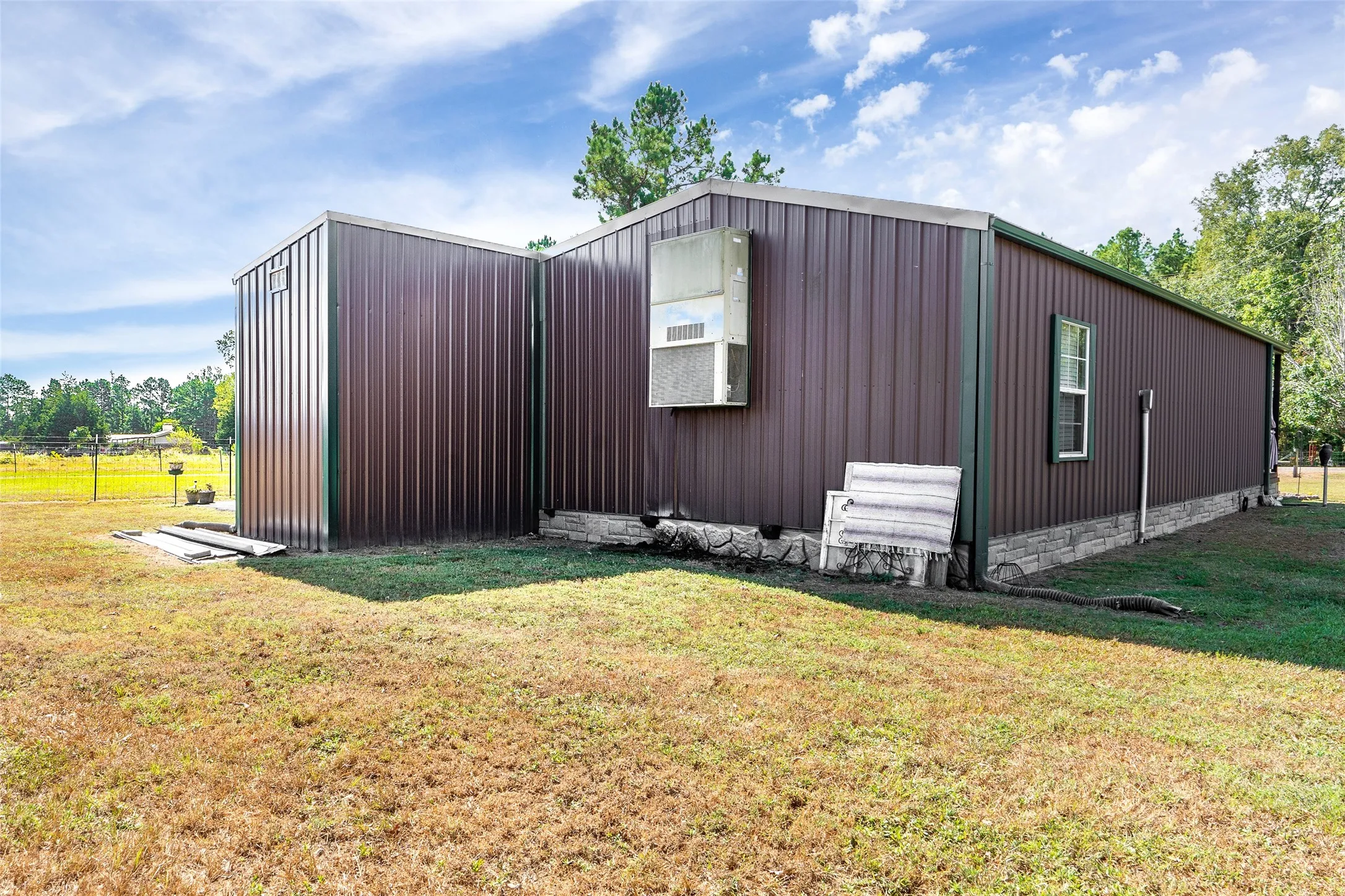 Single Family Residence For Sale in Panola County , 7058 FM 959, Tatum, Texas 75691, 1 Bedroom, 1 Bathroom, Garage spaces, 792 Sqft, built in 2008, mls#21380254, Real Estate Agent in Tatum, Homes For Sale in Panola county, Homes For Sale in Tatum, Realtor in Tatum Texas, Real Estate Brokerage Independent Realty Texas, Luminita Cordes Realtor