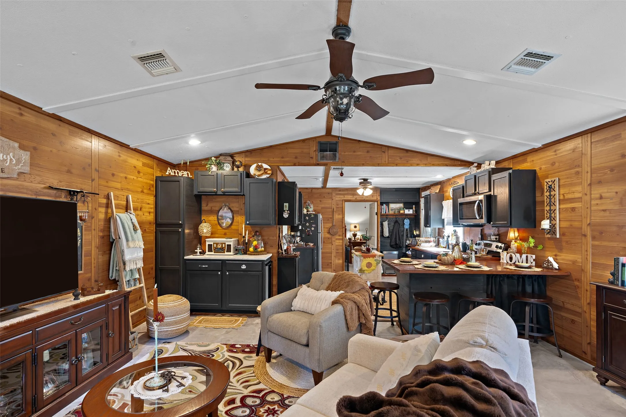 Single Family Residence For Sale in Panola County , 7058 FM 959, Tatum, Texas 75691, 1 Bedroom, 1 Bathroom, Garage spaces, 792 Sqft, built in 2008, mls#21380254, Real Estate Agent in Tatum, Homes For Sale in Panola county, Homes For Sale in Tatum, Realtor in Tatum Texas, Real Estate Brokerage Independent Realty Texas, Luminita Cordes Realtor