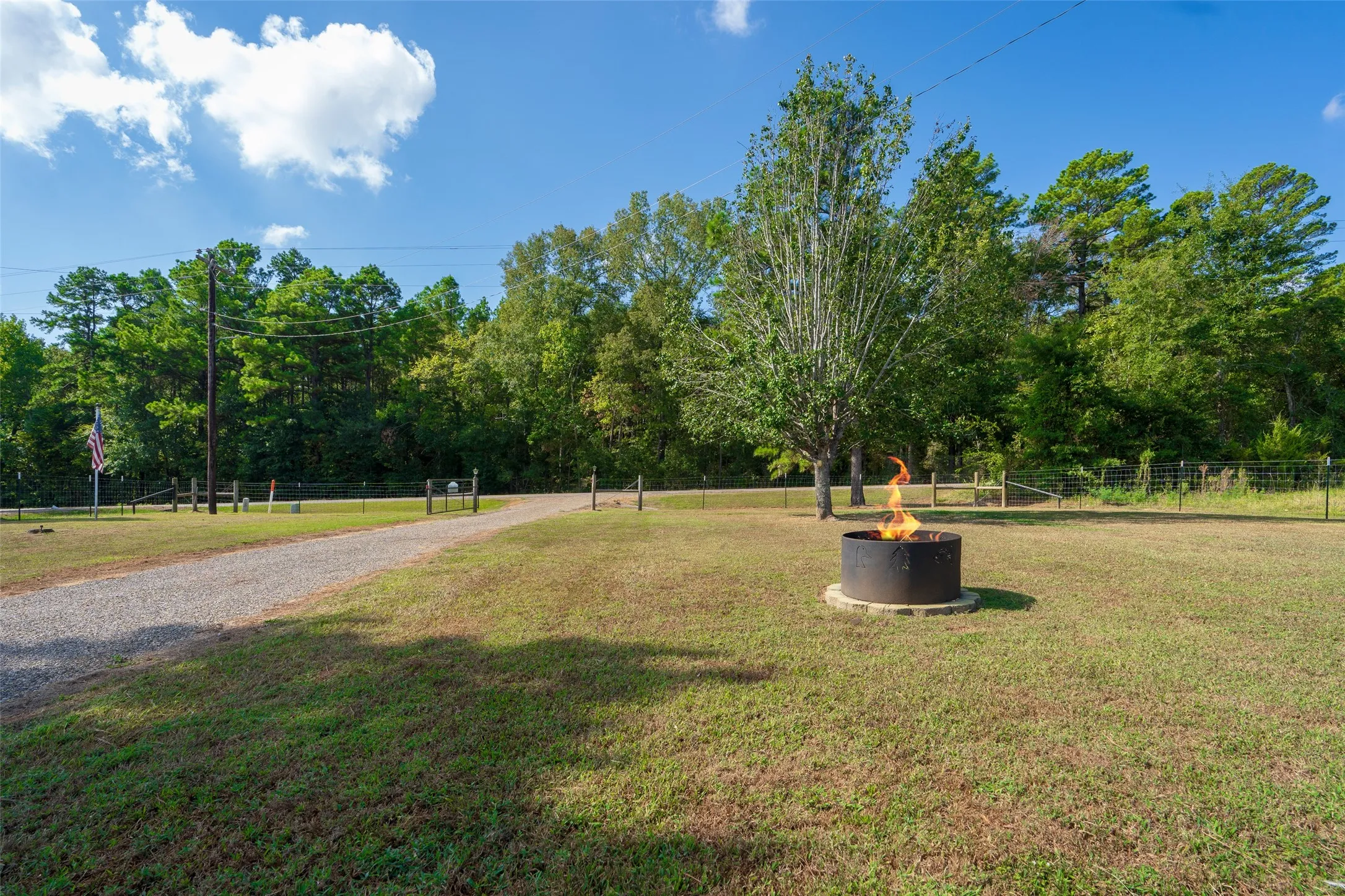 Single Family Residence For Sale in Panola County , 7058 FM 959, Tatum, Texas 75691, 1 Bedroom, 1 Bathroom, Garage spaces, 792 Sqft, built in 2008, mls#21380254, Real Estate Agent in Tatum, Homes For Sale in Panola county, Homes For Sale in Tatum, Realtor in Tatum Texas, Real Estate Brokerage Independent Realty Texas, Luminita Cordes Realtor