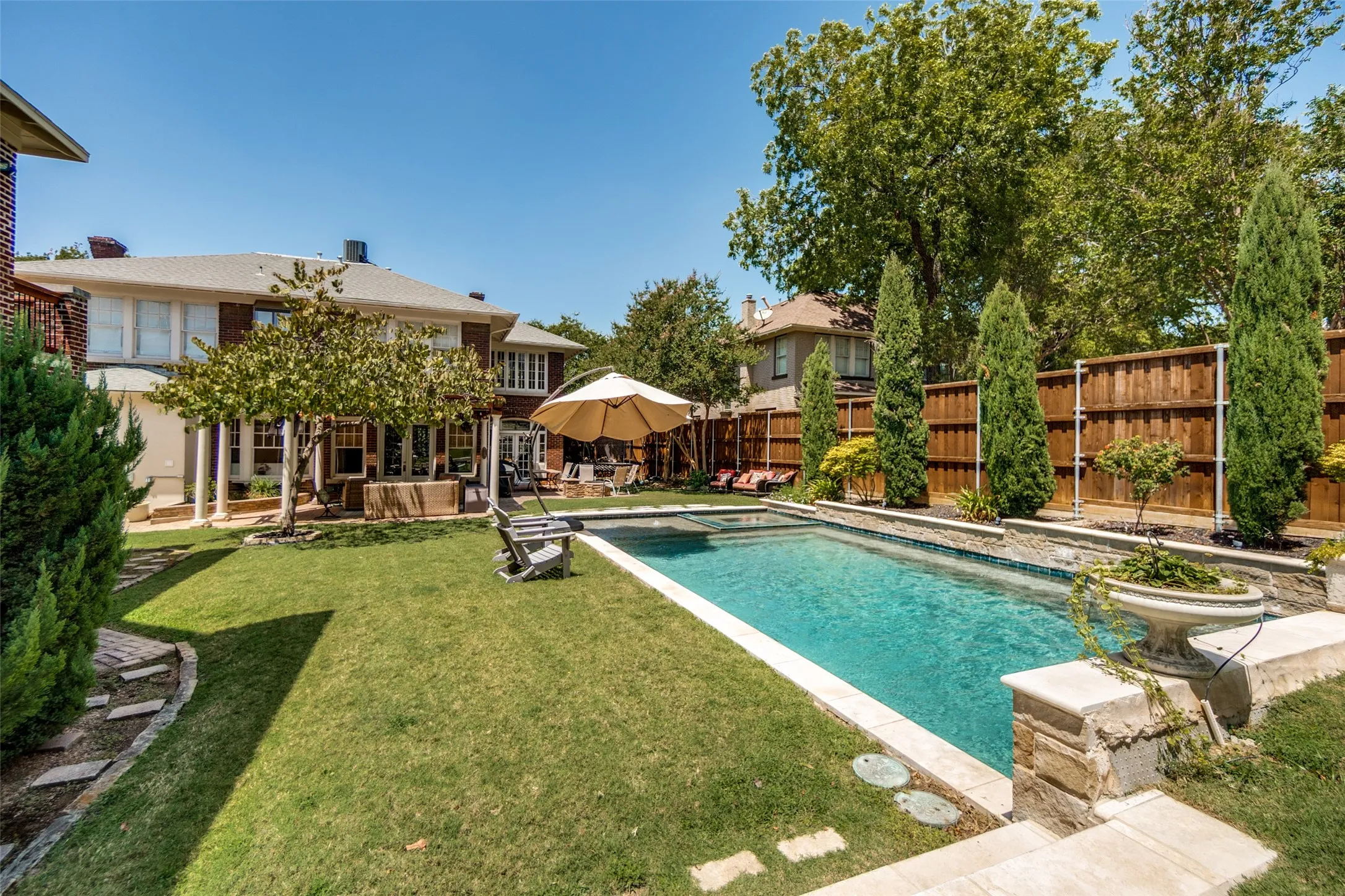 Single Family Residence For Sale in Dallas County , 5610 Gaston Avenue, Dallas, Texas 75214, 4 Bedroom, 3 Bathroom, 4 Garage spaces, 2,915 Sqft, built in 1923, mls#21355957, Real Estate Agent in Dallas, Homes For Sale in Dallas county, Homes For Sale in Dallas, Realtor in Dallas Texas, Real Estate Brokerage Independent Realty Texas, Luminita Cordes Realtor