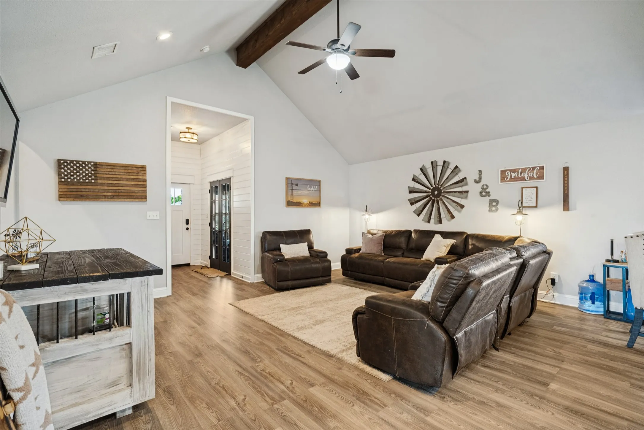 Single Family Residence For Sale in Hood County , 2324 Creek Drive, Granbury, Texas 76048, 3 Bedroom, 2 Bathroom, 2 Garage spaces, 1,538 Sqft, built in 2018, mls#21377993, Real Estate Agent in Granbury, Homes For Sale in Hood county, Homes For Sale in Granbury, Realtor in Granbury Texas, Real Estate Brokerage Independent Realty Texas, Luminita Cordes Realtor