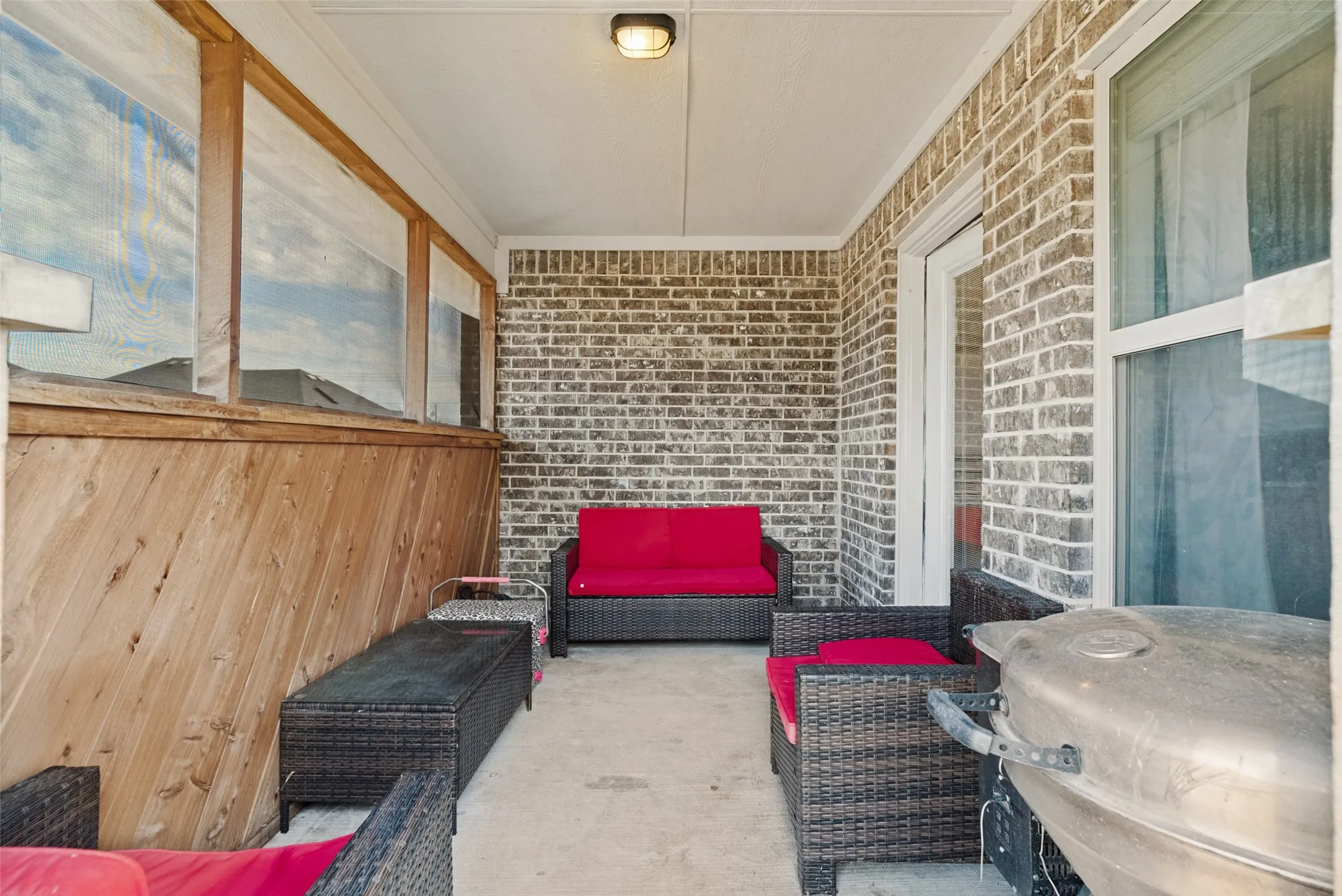 Single Family Residence For Sale in Hood County , 2324 Creek Drive, Granbury, Texas 76048, 3 Bedroom, 2 Bathroom, 2 Garage spaces, 1,538 Sqft, built in 2018, mls#21377993, Real Estate Agent in Granbury, Homes For Sale in Hood county, Homes For Sale in Granbury, Realtor in Granbury Texas, Real Estate Brokerage Independent Realty Texas, Luminita Cordes Realtor