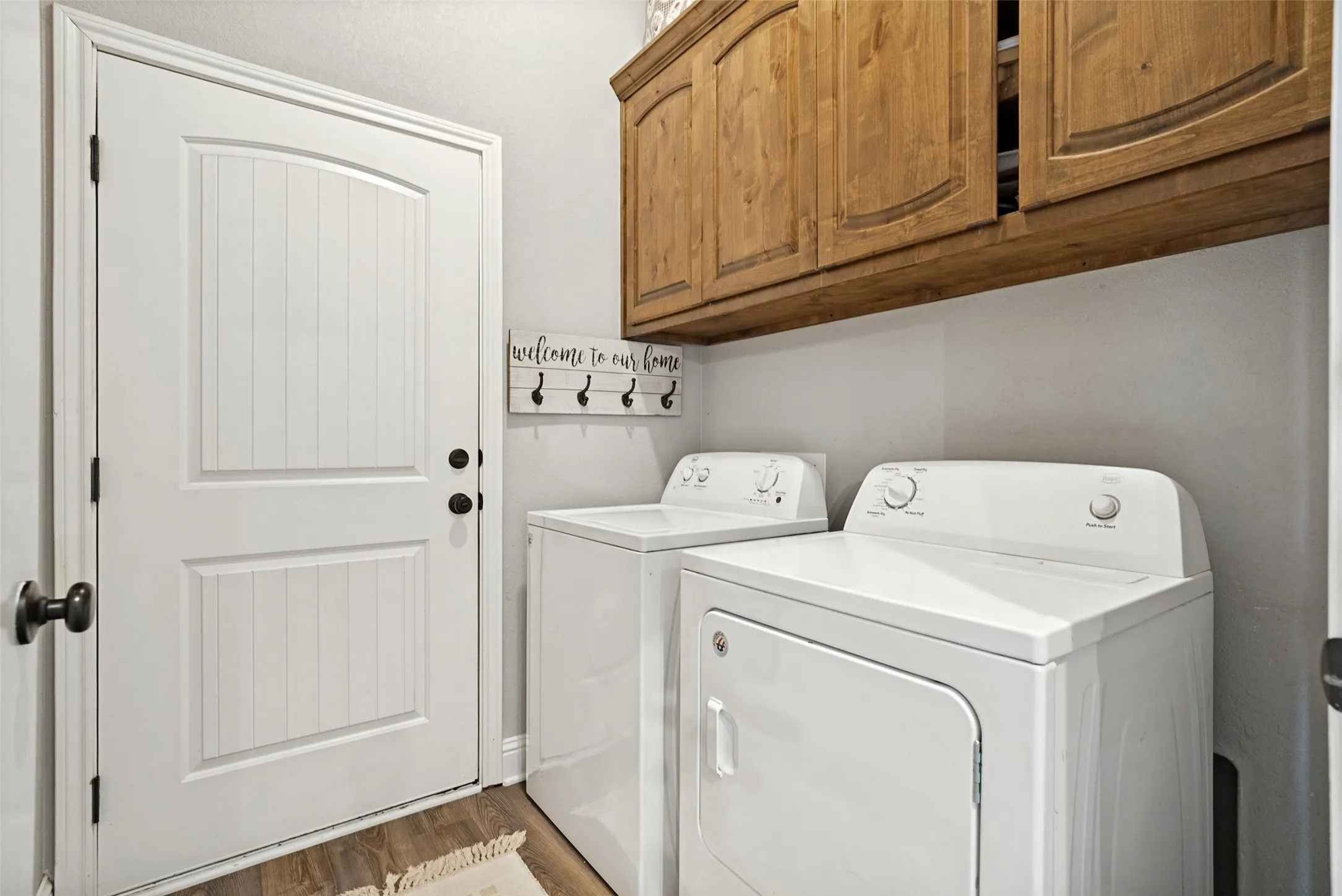 Single Family Residence For Sale in Hood County , 2324 Creek Drive, Granbury, Texas 76048, 3 Bedroom, 2 Bathroom, 2 Garage spaces, 1,538 Sqft, built in 2018, mls#21377993, Real Estate Agent in Granbury, Homes For Sale in Hood county, Homes For Sale in Granbury, Realtor in Granbury Texas, Real Estate Brokerage Independent Realty Texas, Luminita Cordes Realtor