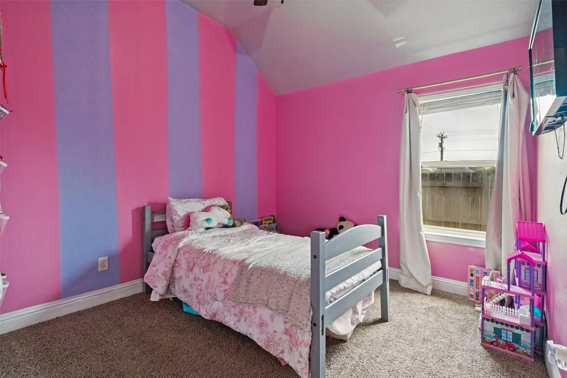 Single Family Residence For Sale in Hood County , 2324 Creek Drive, Granbury, Texas 76048, 3 Bedroom, 2 Bathroom, 2 Garage spaces, 1,538 Sqft, built in 2018, mls#21377993, Real Estate Agent in Granbury, Homes For Sale in Hood county, Homes For Sale in Granbury, Realtor in Granbury Texas, Real Estate Brokerage Independent Realty Texas, Luminita Cordes Realtor