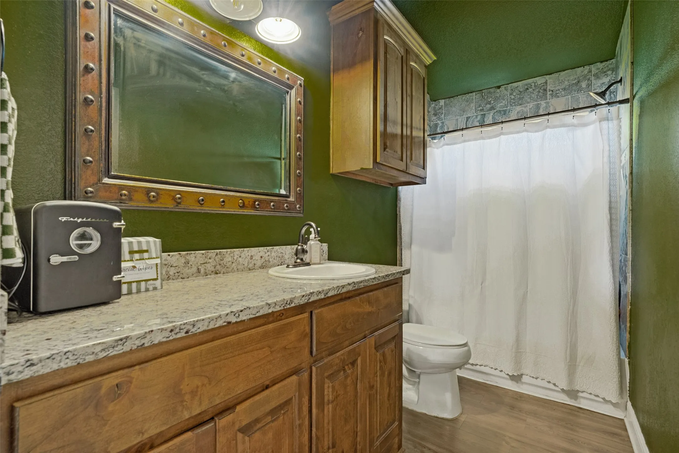 Single Family Residence For Sale in Hood County , 2324 Creek Drive, Granbury, Texas 76048, 3 Bedroom, 2 Bathroom, 2 Garage spaces, 1,538 Sqft, built in 2018, mls#21377993, Real Estate Agent in Granbury, Homes For Sale in Hood county, Homes For Sale in Granbury, Realtor in Granbury Texas, Real Estate Brokerage Independent Realty Texas, Luminita Cordes Realtor