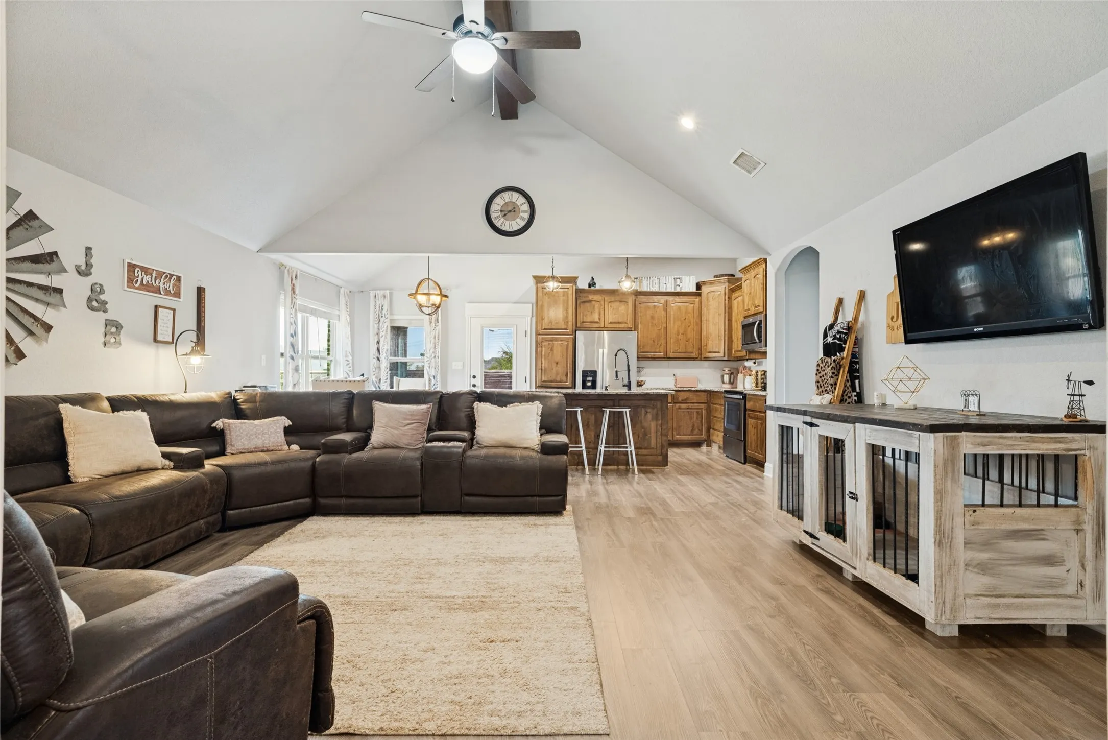 Single Family Residence For Sale in Hood County , 2324 Creek Drive, Granbury, Texas 76048, 3 Bedroom, 2 Bathroom, 2 Garage spaces, 1,538 Sqft, built in 2018, mls#21377993, Real Estate Agent in Granbury, Homes For Sale in Hood county, Homes For Sale in Granbury, Realtor in Granbury Texas, Real Estate Brokerage Independent Realty Texas, Luminita Cordes Realtor