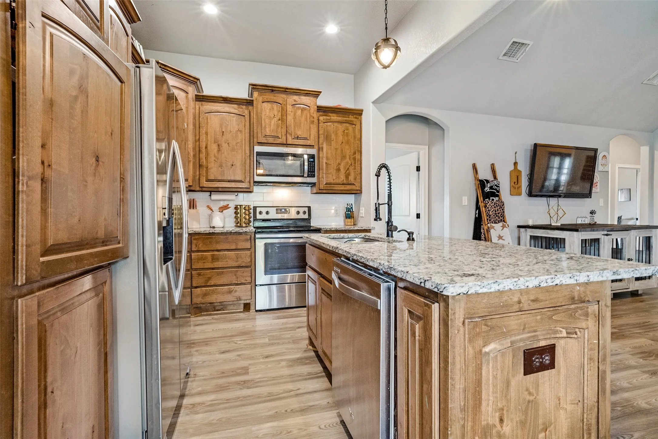 Single Family Residence For Sale in Hood County , 2324 Creek Drive, Granbury, Texas 76048, 3 Bedroom, 2 Bathroom, 2 Garage spaces, 1,538 Sqft, built in 2018, mls#21377993, Real Estate Agent in Granbury, Homes For Sale in Hood county, Homes For Sale in Granbury, Realtor in Granbury Texas, Real Estate Brokerage Independent Realty Texas, Luminita Cordes Realtor