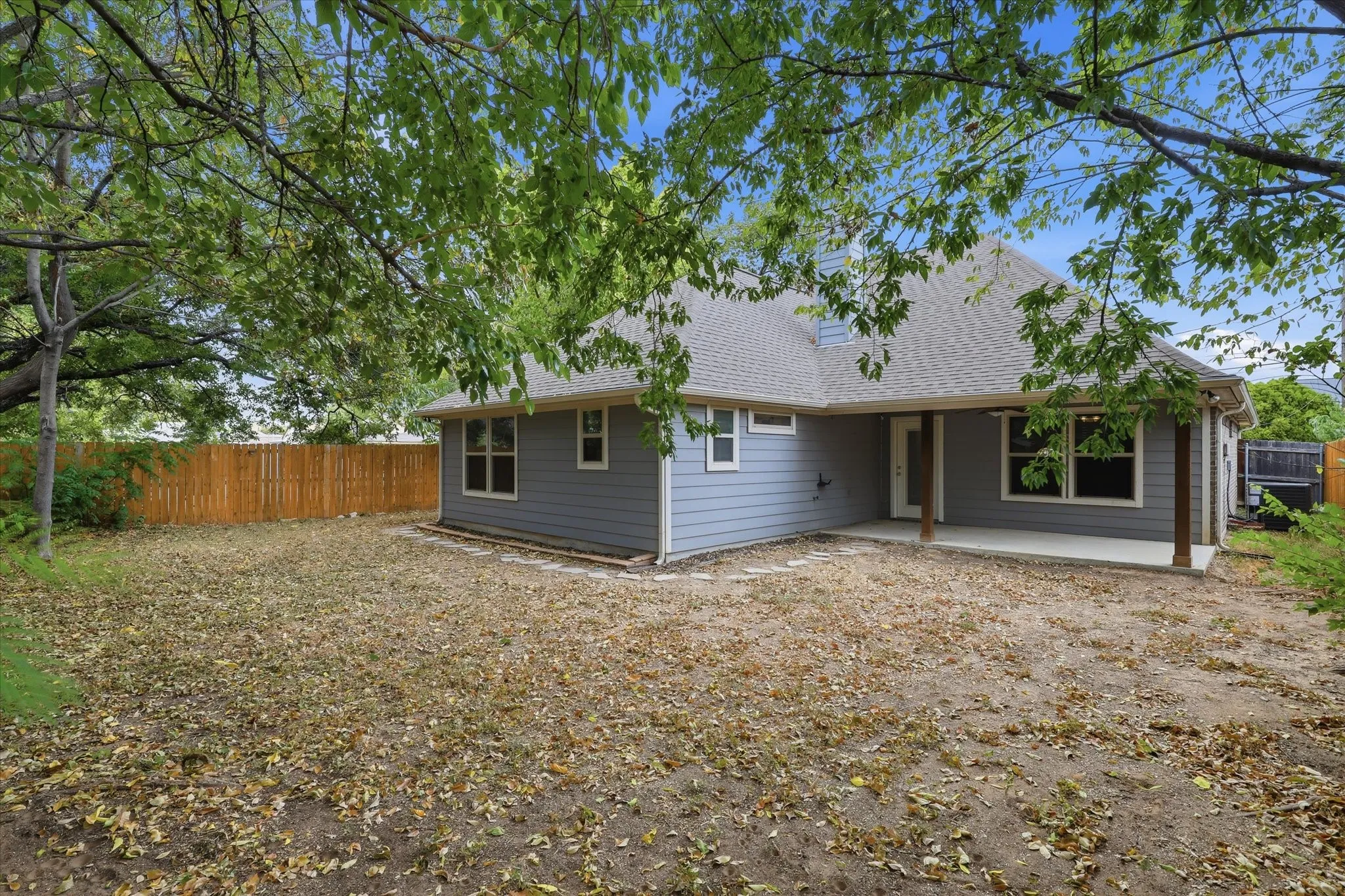 Single Family Residence For Sale in Tarrant County , 603 Oaklawn Drive, River Oaks, Texas 76114, 4 Bedroom, 3 Bathroom, 2 Garage spaces, 1,875 Sqft, built in 2019, mls#21378567, Real Estate Agent in River Oaks, Homes For Sale in Tarrant county, Homes For Sale in River Oaks, Realtor in River Oaks Texas, Real Estate Brokerage Independent Realty Texas, Luminita Cordes Realtor