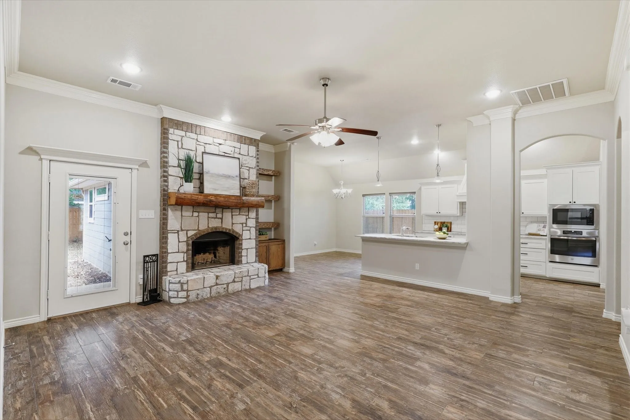 Single Family Residence For Sale in Tarrant County , 603 Oaklawn Drive, River Oaks, Texas 76114, 4 Bedroom, 3 Bathroom, 2 Garage spaces, 1,875 Sqft, built in 2019, mls#21378567, Real Estate Agent in River Oaks, Homes For Sale in Tarrant county, Homes For Sale in River Oaks, Realtor in River Oaks Texas, Real Estate Brokerage Independent Realty Texas, Luminita Cordes Realtor