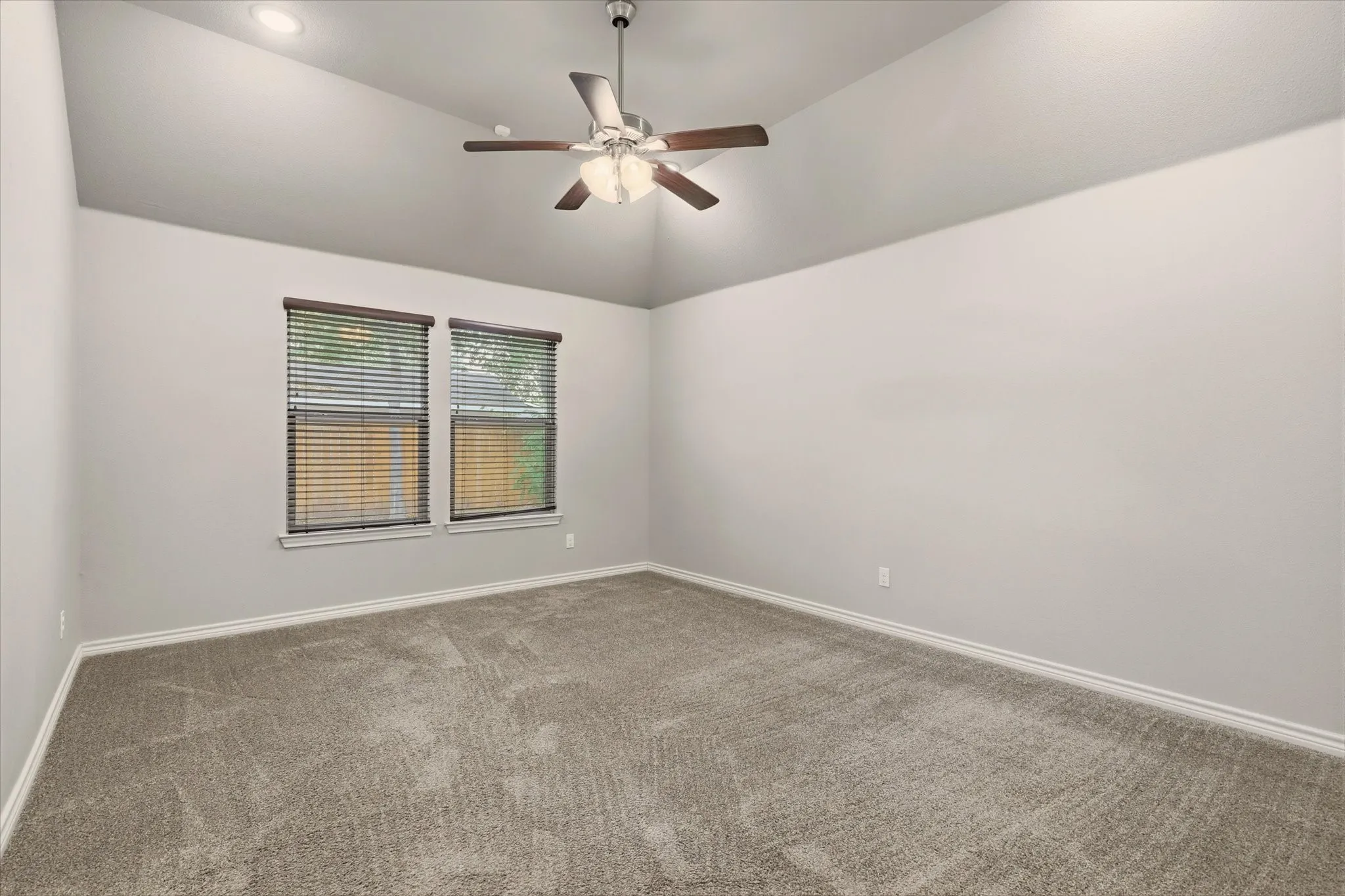 Single Family Residence For Sale in Tarrant County , 603 Oaklawn Drive, River Oaks, Texas 76114, 4 Bedroom, 3 Bathroom, 2 Garage spaces, 1,875 Sqft, built in 2019, mls#21378567, Real Estate Agent in River Oaks, Homes For Sale in Tarrant county, Homes For Sale in River Oaks, Realtor in River Oaks Texas, Real Estate Brokerage Independent Realty Texas, Luminita Cordes Realtor