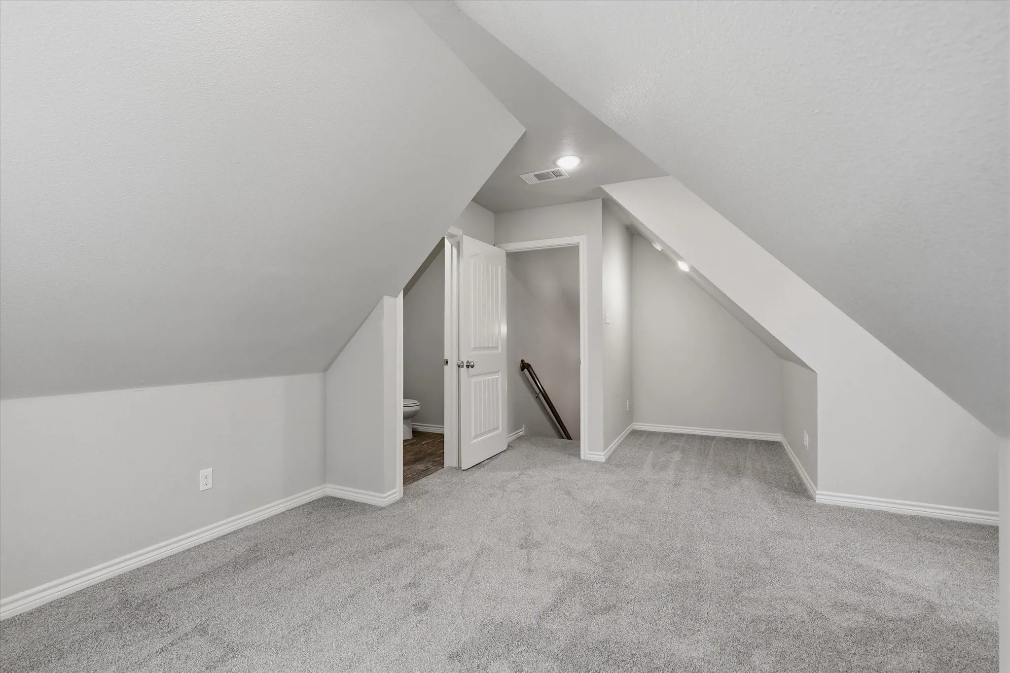 Single Family Residence For Sale in Tarrant County , 603 Oaklawn Drive, River Oaks, Texas 76114, 4 Bedroom, 3 Bathroom, 2 Garage spaces, 1,875 Sqft, built in 2019, mls#21378567, Real Estate Agent in River Oaks, Homes For Sale in Tarrant county, Homes For Sale in River Oaks, Realtor in River Oaks Texas, Real Estate Brokerage Independent Realty Texas, Luminita Cordes Realtor