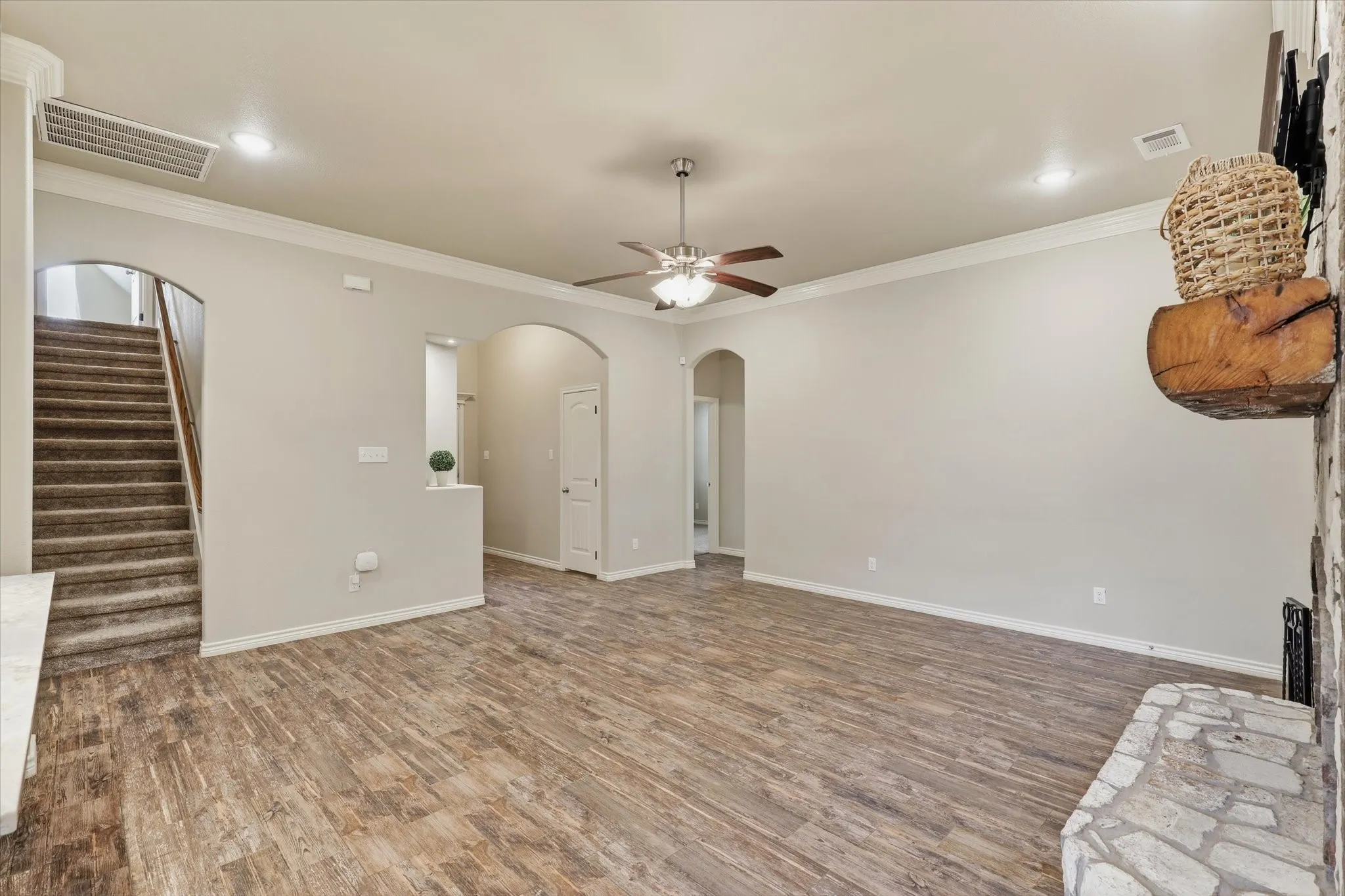 Single Family Residence For Sale in Tarrant County , 603 Oaklawn Drive, River Oaks, Texas 76114, 4 Bedroom, 3 Bathroom, 2 Garage spaces, 1,875 Sqft, built in 2019, mls#21378567, Real Estate Agent in River Oaks, Homes For Sale in Tarrant county, Homes For Sale in River Oaks, Realtor in River Oaks Texas, Real Estate Brokerage Independent Realty Texas, Luminita Cordes Realtor