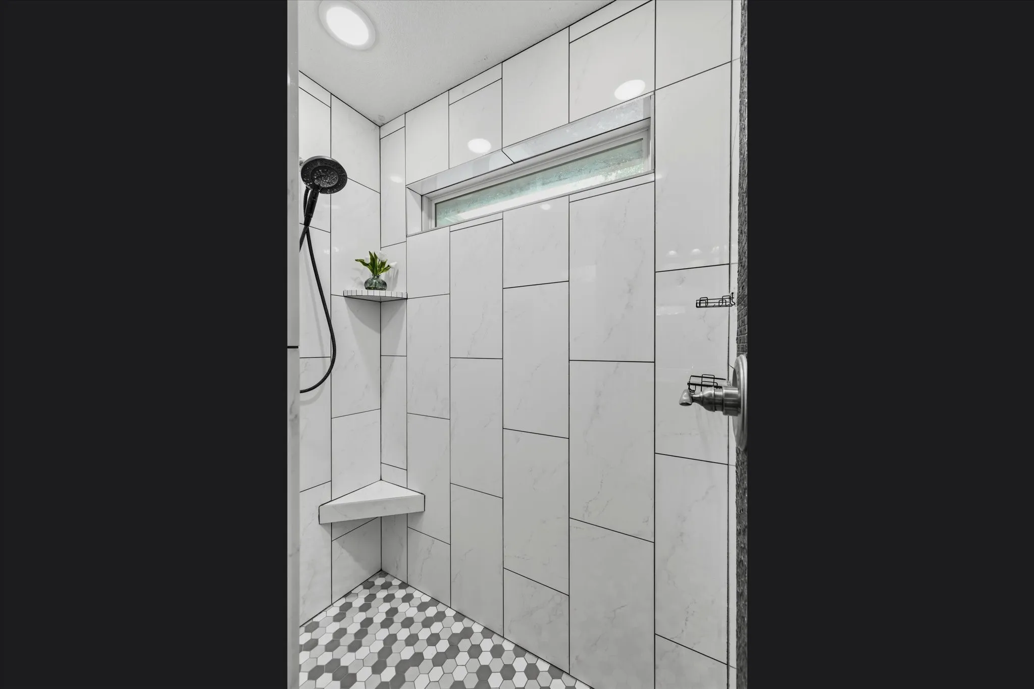 Single Family Residence For Sale in Tarrant County , 603 Oaklawn Drive, River Oaks, Texas 76114, 4 Bedroom, 3 Bathroom, 2 Garage spaces, 1,875 Sqft, built in 2019, mls#21378567, Real Estate Agent in River Oaks, Homes For Sale in Tarrant county, Homes For Sale in River Oaks, Realtor in River Oaks Texas, Real Estate Brokerage Independent Realty Texas, Luminita Cordes Realtor
