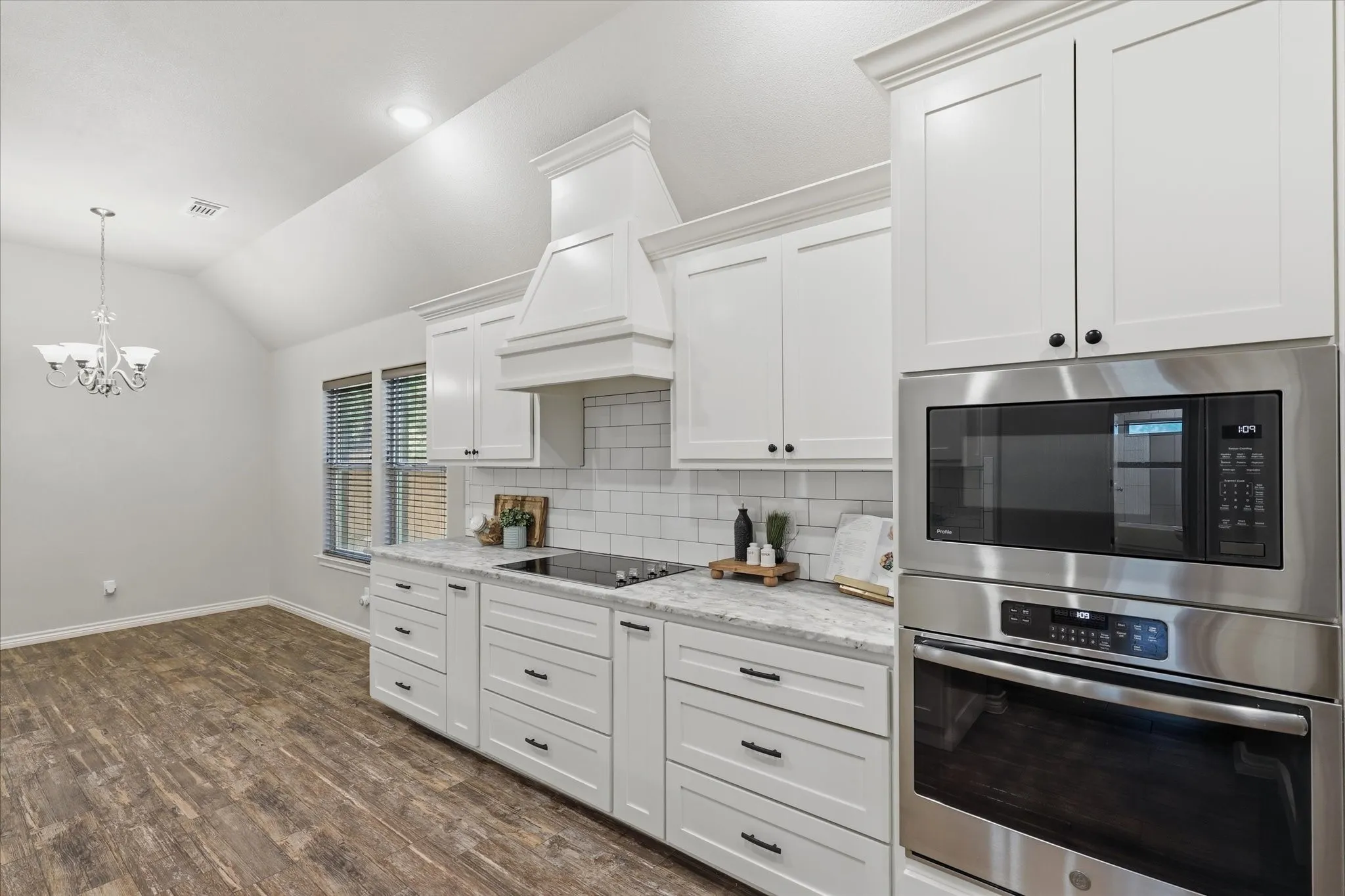 Single Family Residence For Sale in Tarrant County , 603 Oaklawn Drive, River Oaks, Texas 76114, 4 Bedroom, 3 Bathroom, 2 Garage spaces, 1,875 Sqft, built in 2019, mls#21378567, Real Estate Agent in River Oaks, Homes For Sale in Tarrant county, Homes For Sale in River Oaks, Realtor in River Oaks Texas, Real Estate Brokerage Independent Realty Texas, Luminita Cordes Realtor