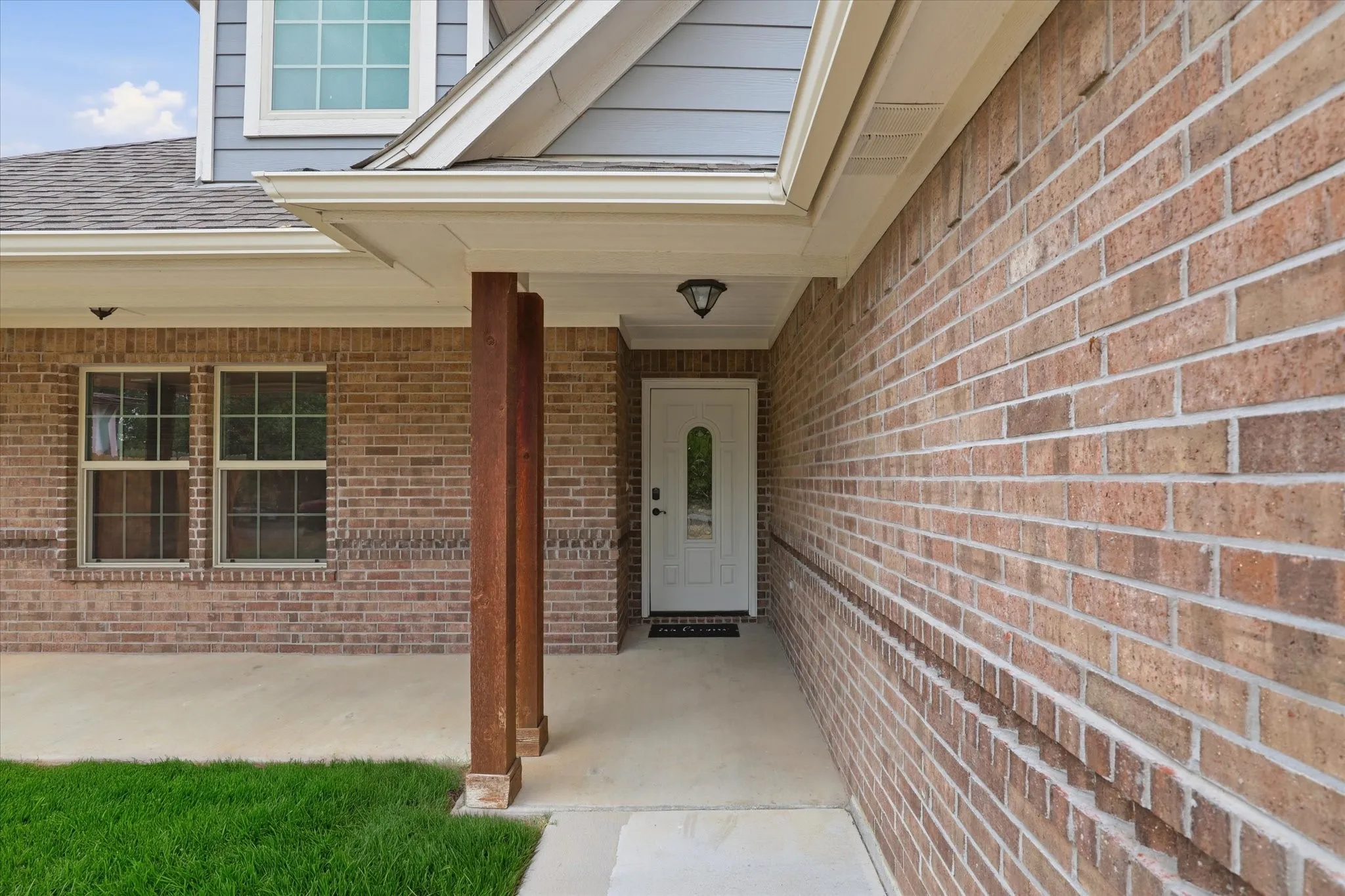 Single Family Residence For Sale in Tarrant County , 603 Oaklawn Drive, River Oaks, Texas 76114, 4 Bedroom, 3 Bathroom, 2 Garage spaces, 1,875 Sqft, built in 2019, mls#21378567, Real Estate Agent in River Oaks, Homes For Sale in Tarrant county, Homes For Sale in River Oaks, Realtor in River Oaks Texas, Real Estate Brokerage Independent Realty Texas, Luminita Cordes Realtor