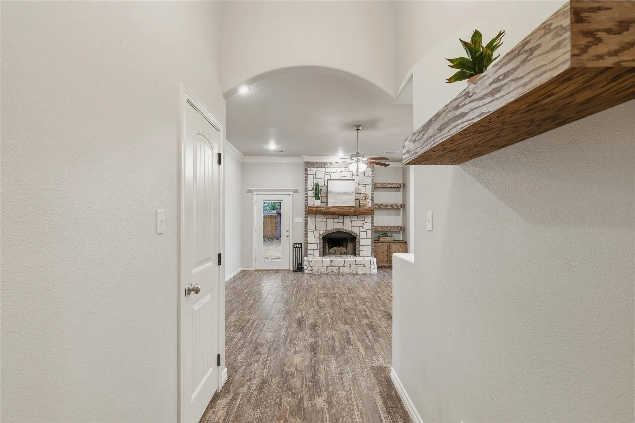 Single Family Residence For Sale in Tarrant County , 603 Oaklawn Drive, River Oaks, Texas 76114, 4 Bedroom, 3 Bathroom, 2 Garage spaces, 1,875 Sqft, built in 2019, mls#21378567, Real Estate Agent in River Oaks, Homes For Sale in Tarrant county, Homes For Sale in River Oaks, Realtor in River Oaks Texas, Real Estate Brokerage Independent Realty Texas, Luminita Cordes Realtor