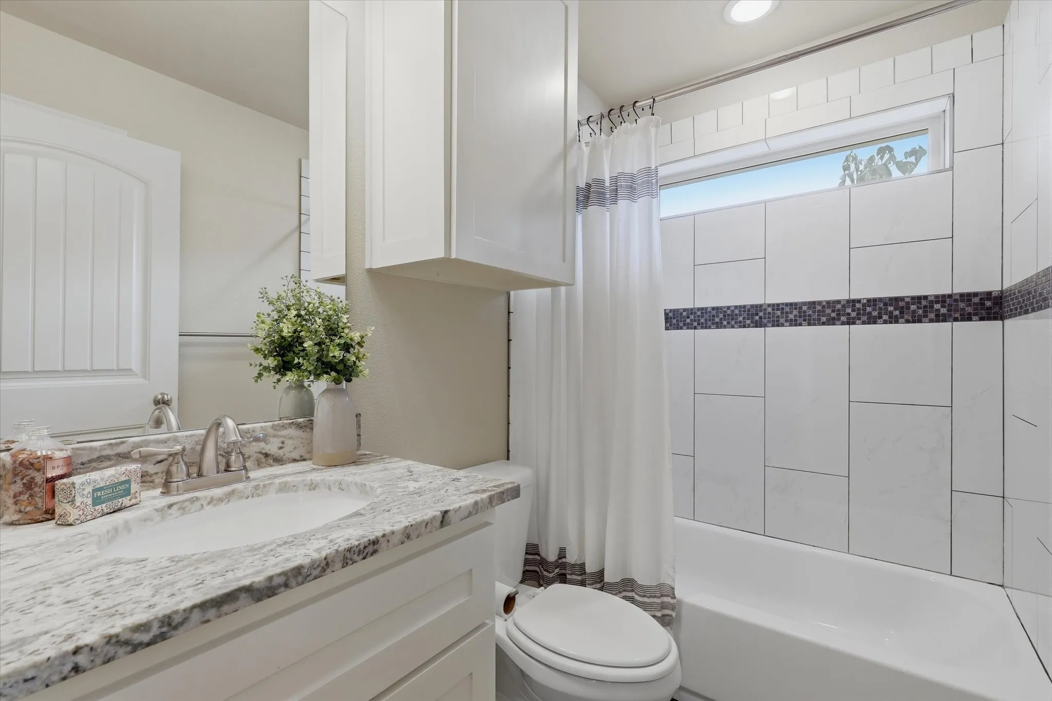 Single Family Residence For Sale in Tarrant County , 603 Oaklawn Drive, River Oaks, Texas 76114, 4 Bedroom, 3 Bathroom, 2 Garage spaces, 1,875 Sqft, built in 2019, mls#21378567, Real Estate Agent in River Oaks, Homes For Sale in Tarrant county, Homes For Sale in River Oaks, Realtor in River Oaks Texas, Real Estate Brokerage Independent Realty Texas, Luminita Cordes Realtor