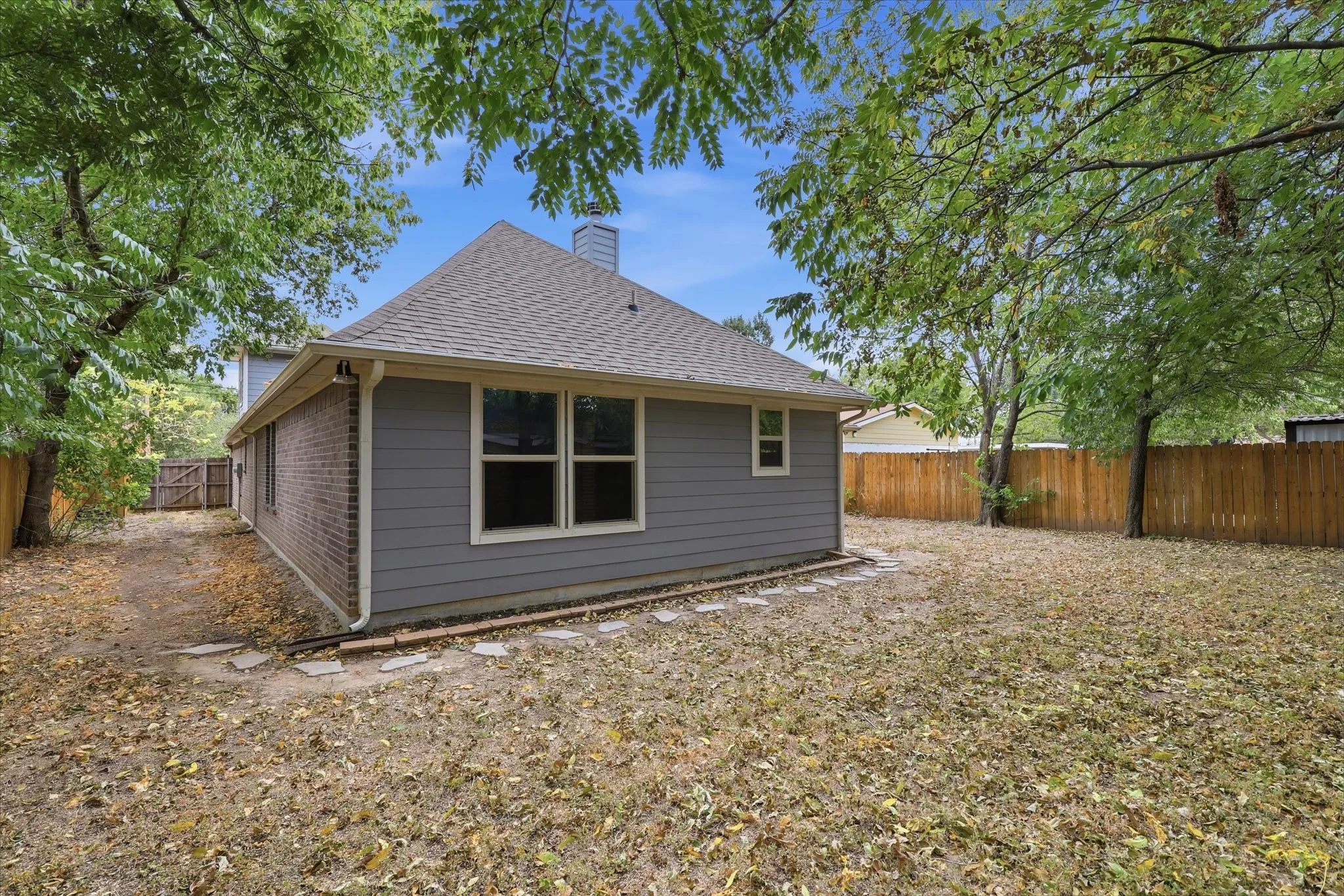 Single Family Residence For Sale in Tarrant County , 603 Oaklawn Drive, River Oaks, Texas 76114, 4 Bedroom, 3 Bathroom, 2 Garage spaces, 1,875 Sqft, built in 2019, mls#21378567, Real Estate Agent in River Oaks, Homes For Sale in Tarrant county, Homes For Sale in River Oaks, Realtor in River Oaks Texas, Real Estate Brokerage Independent Realty Texas, Luminita Cordes Realtor