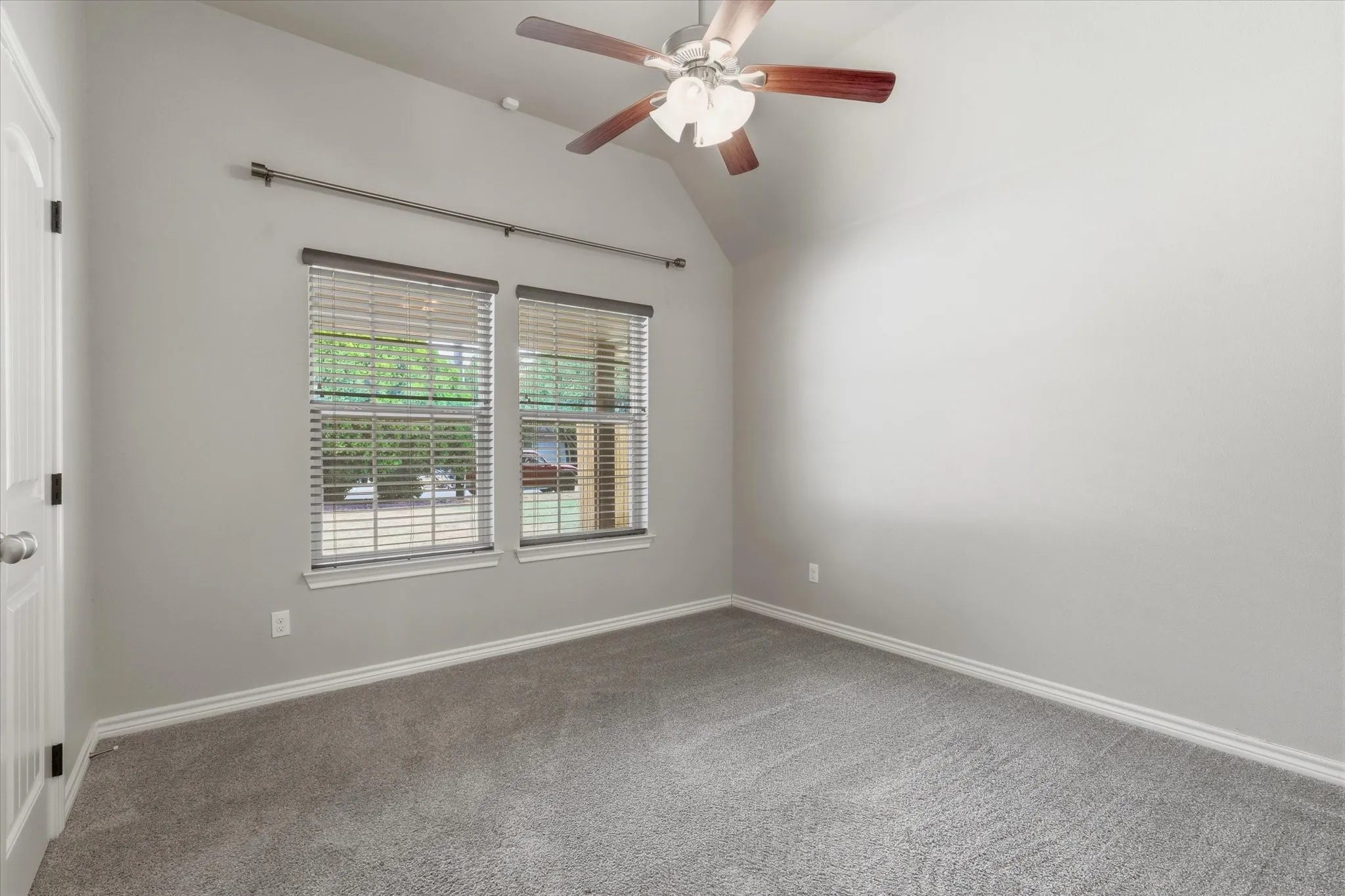 Single Family Residence For Sale in Tarrant County , 603 Oaklawn Drive, River Oaks, Texas 76114, 4 Bedroom, 3 Bathroom, 2 Garage spaces, 1,875 Sqft, built in 2019, mls#21378567, Real Estate Agent in River Oaks, Homes For Sale in Tarrant county, Homes For Sale in River Oaks, Realtor in River Oaks Texas, Real Estate Brokerage Independent Realty Texas, Luminita Cordes Realtor