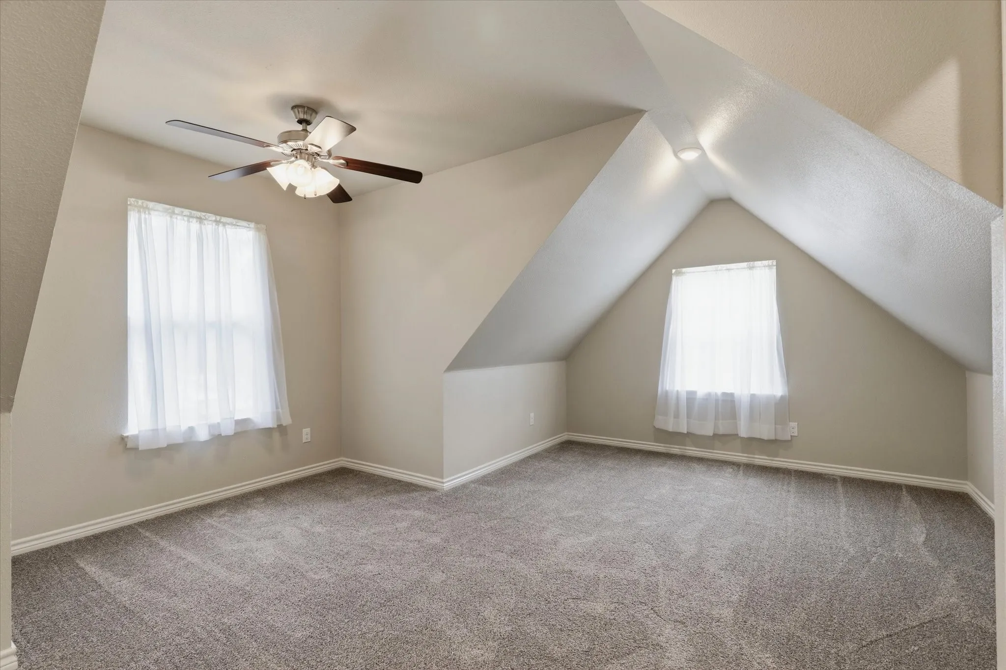 Single Family Residence For Sale in Tarrant County , 603 Oaklawn Drive, River Oaks, Texas 76114, 4 Bedroom, 3 Bathroom, 2 Garage spaces, 1,875 Sqft, built in 2019, mls#21378567, Real Estate Agent in River Oaks, Homes For Sale in Tarrant county, Homes For Sale in River Oaks, Realtor in River Oaks Texas, Real Estate Brokerage Independent Realty Texas, Luminita Cordes Realtor