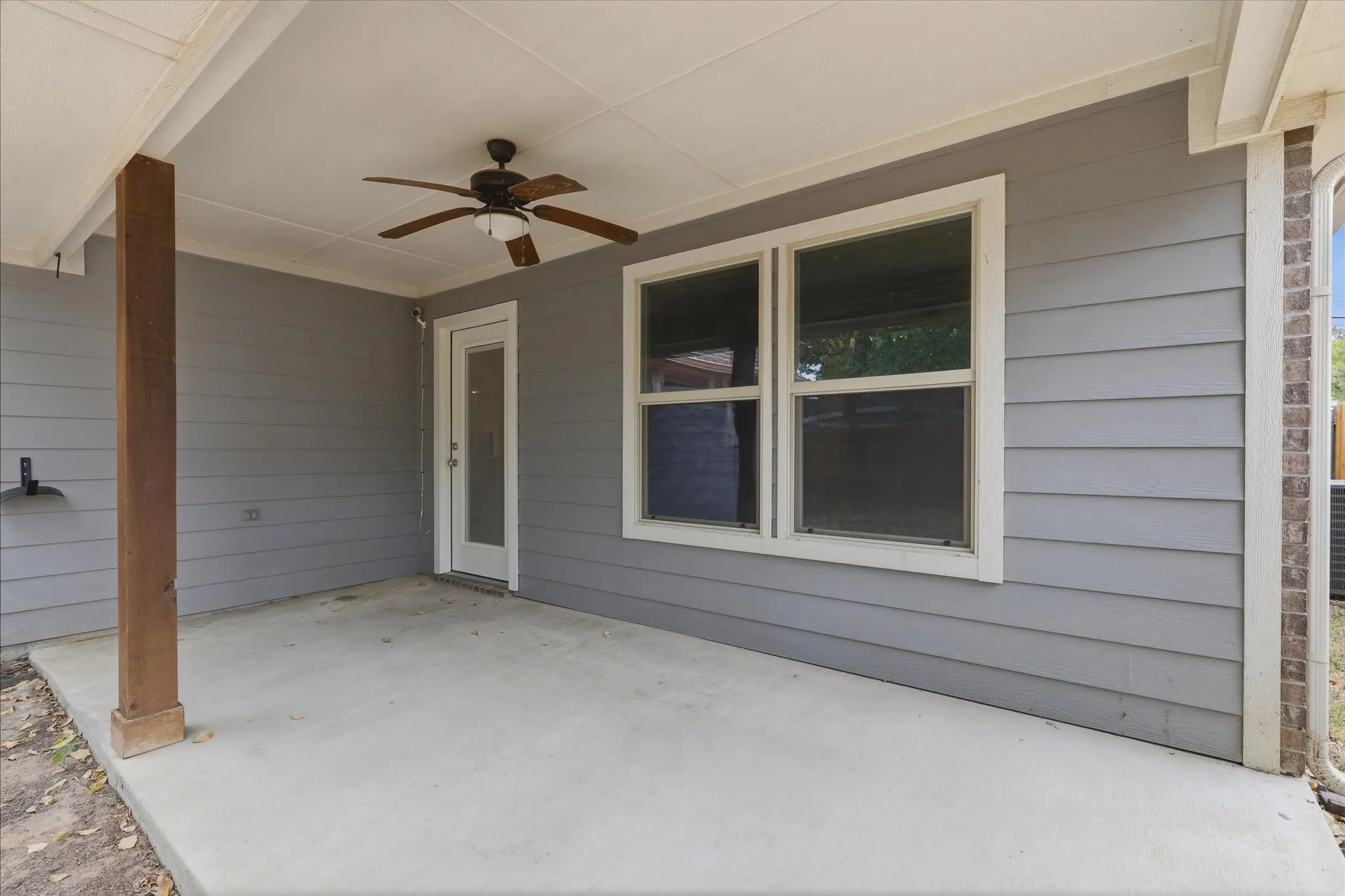 Single Family Residence For Sale in Tarrant County , 603 Oaklawn Drive, River Oaks, Texas 76114, 4 Bedroom, 3 Bathroom, 2 Garage spaces, 1,875 Sqft, built in 2019, mls#21378567, Real Estate Agent in River Oaks, Homes For Sale in Tarrant county, Homes For Sale in River Oaks, Realtor in River Oaks Texas, Real Estate Brokerage Independent Realty Texas, Luminita Cordes Realtor