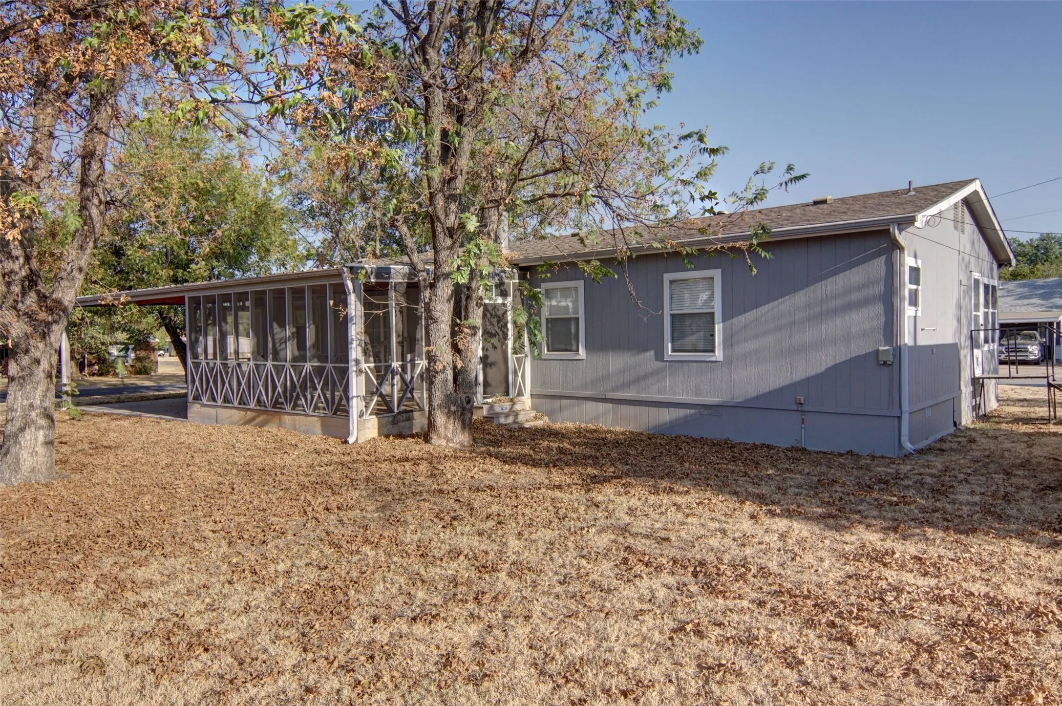 Manufactured Home For Sale in Young County , 1200 1st Street, Graham, Texas 76450, 3 Bedroom, 2 Bathroom, 2 Garage spaces, 1,680 Sqft, built in 2005, mls#21377381, Real Estate Agent in Graham, Homes For Sale in Young county, Homes For Sale in Graham, Realtor in Graham Texas, Real Estate Brokerage Independent Realty Texas, Luminita Cordes Realtor