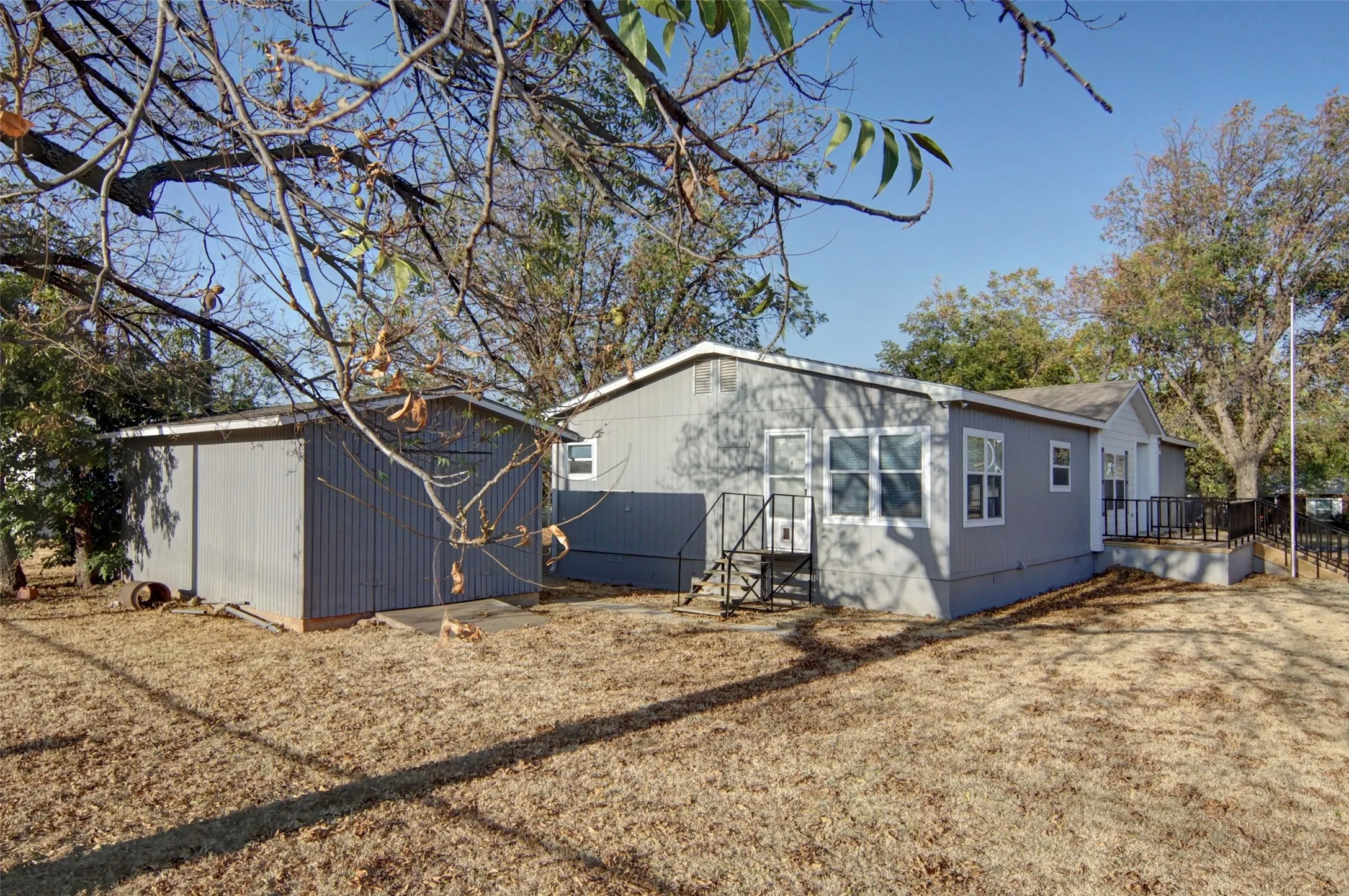 Manufactured Home For Sale in Young County , 1200 1st Street, Graham, Texas 76450, 3 Bedroom, 2 Bathroom, 2 Garage spaces, 1,680 Sqft, built in 2005, mls#21377381, Real Estate Agent in Graham, Homes For Sale in Young county, Homes For Sale in Graham, Realtor in Graham Texas, Real Estate Brokerage Independent Realty Texas, Luminita Cordes Realtor