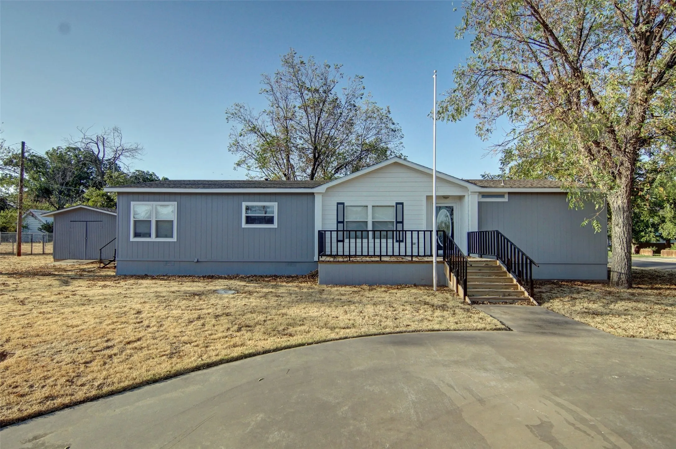 Manufactured Home For Sale in Young County , 1200 1st Street, Graham, Texas 76450, 3 Bedroom, 2 Bathroom, 2 Garage spaces, 1,680 Sqft, built in 2005, mls#21377381, Real Estate Agent in Graham, Homes For Sale in Young county, Homes For Sale in Graham, Realtor in Graham Texas, Real Estate Brokerage Independent Realty Texas, Luminita Cordes Realtor