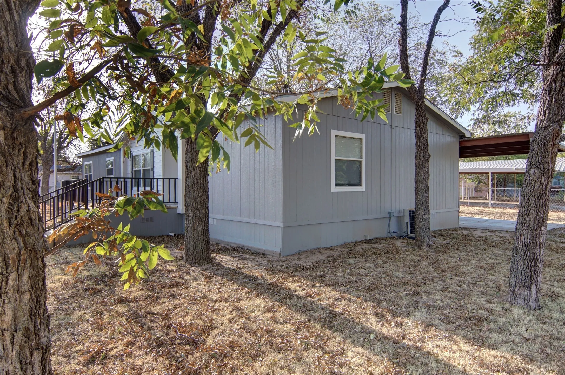 Manufactured Home For Sale in Young County , 1200 1st Street, Graham, Texas 76450, 3 Bedroom, 2 Bathroom, 2 Garage spaces, 1,680 Sqft, built in 2005, mls#21377381, Real Estate Agent in Graham, Homes For Sale in Young county, Homes For Sale in Graham, Realtor in Graham Texas, Real Estate Brokerage Independent Realty Texas, Luminita Cordes Realtor
