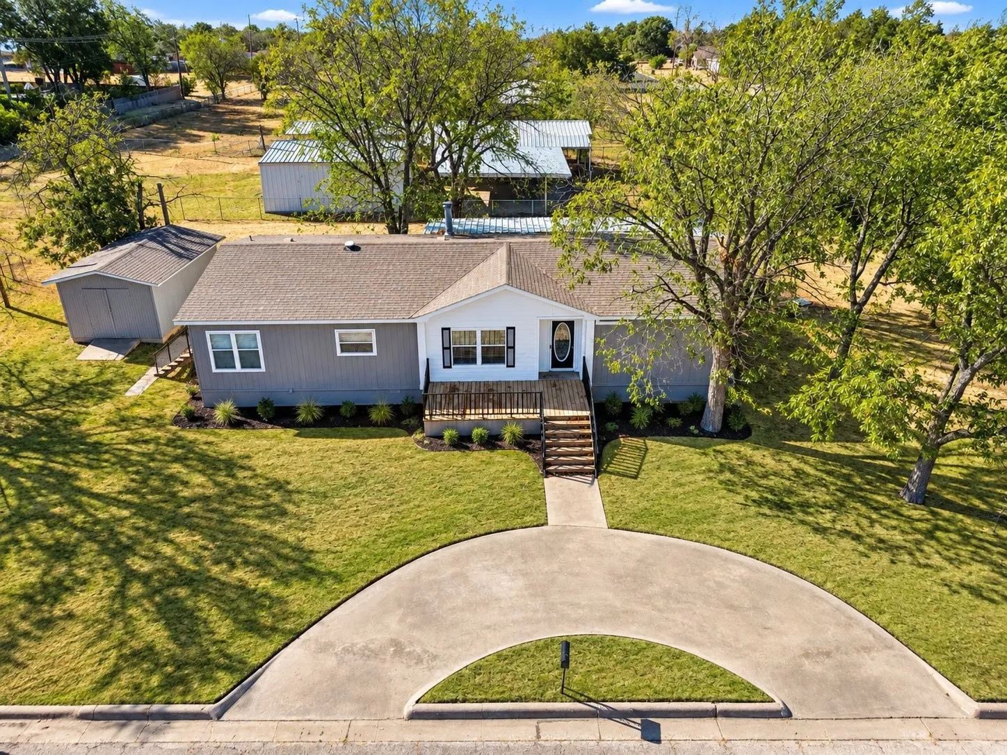 Manufactured Home For Sale in Young County , 1200 1st Street, Graham, Texas 76450, 3 Bedroom, 2 Bathroom, 2 Garage spaces, 1,680 Sqft, built in 2005, mls#21377381, Real Estate Agent in Graham, Homes For Sale in Young county, Homes For Sale in Graham, Realtor in Graham Texas, Real Estate Brokerage Independent Realty Texas, Luminita Cordes Realtor