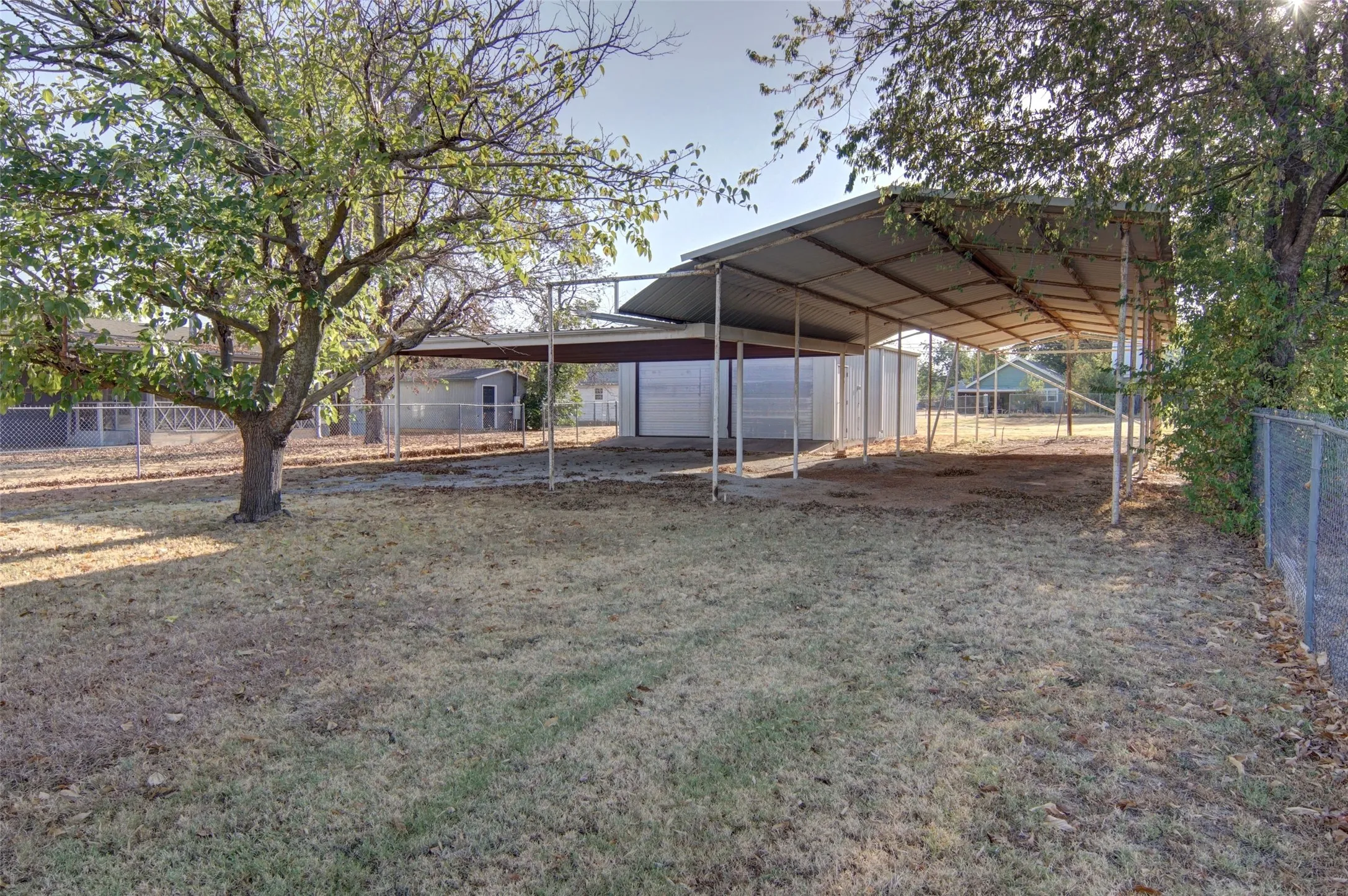 Manufactured Home For Sale in Young County , 1200 1st Street, Graham, Texas 76450, 3 Bedroom, 2 Bathroom, 2 Garage spaces, 1,680 Sqft, built in 2005, mls#21377381, Real Estate Agent in Graham, Homes For Sale in Young county, Homes For Sale in Graham, Realtor in Graham Texas, Real Estate Brokerage Independent Realty Texas, Luminita Cordes Realtor