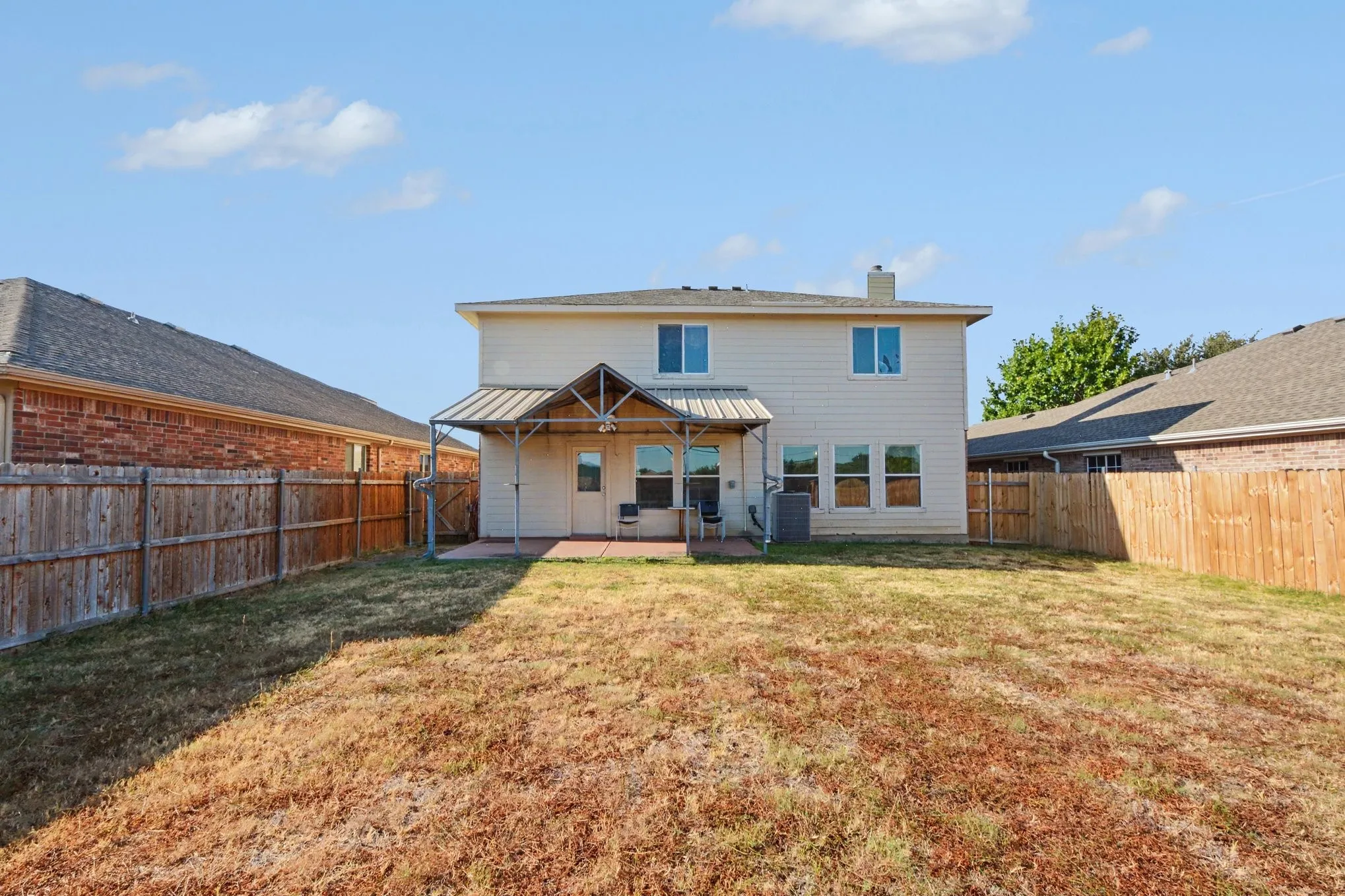 Single Family Residence For Sale in Collin County , 2002 Pin Oak Trail, Anna, Texas 75409, 3 Bedroom, 3 Bathroom, 2 Garage spaces, 2,207 Sqft, built in 2004, mls#21376547, Real Estate Agent in Anna, Homes For Sale in Collin county, Homes For Sale in Anna, Realtor in Anna Texas, Real Estate Brokerage Independent Realty Texas, Luminita Cordes Realtor