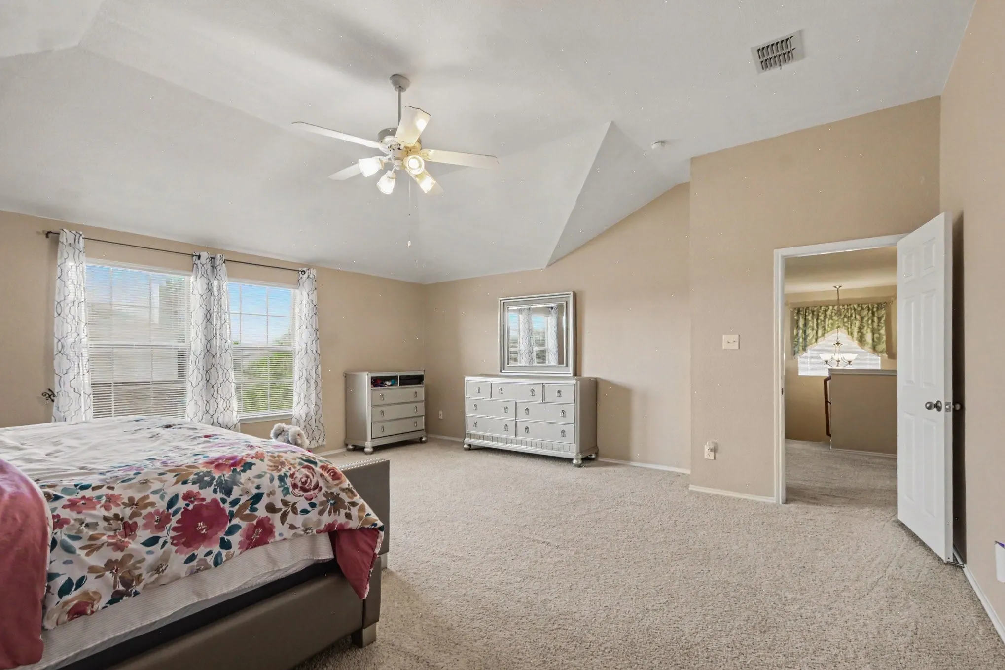 Single Family Residence For Sale in Collin County , 2002 Pin Oak Trail, Anna, Texas 75409, 3 Bedroom, 3 Bathroom, 2 Garage spaces, 2,207 Sqft, built in 2004, mls#21376547, Real Estate Agent in Anna, Homes For Sale in Collin county, Homes For Sale in Anna, Realtor in Anna Texas, Real Estate Brokerage Independent Realty Texas, Luminita Cordes Realtor