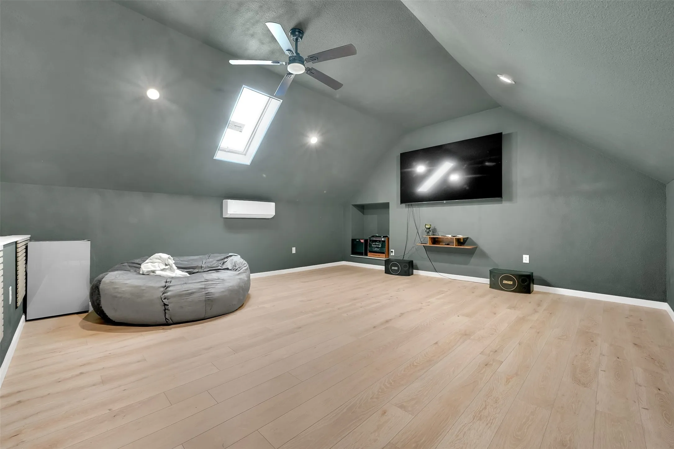 Single Family Residence For Sale in Collin County , 701 Overland Trail, Mc Kinney, Texas 75071, 4 Bedroom, 3 Bathroom, 3 Garage spaces, 2,433 Sqft, built in 2016, mls#21374632, Real Estate Agent in Mc Kinney, Homes For Sale in Collin county, Homes For Sale in Mc Kinney, Realtor in Mc Kinney Texas, Real Estate Brokerage Independent Realty Texas, Luminita Cordes Realtor