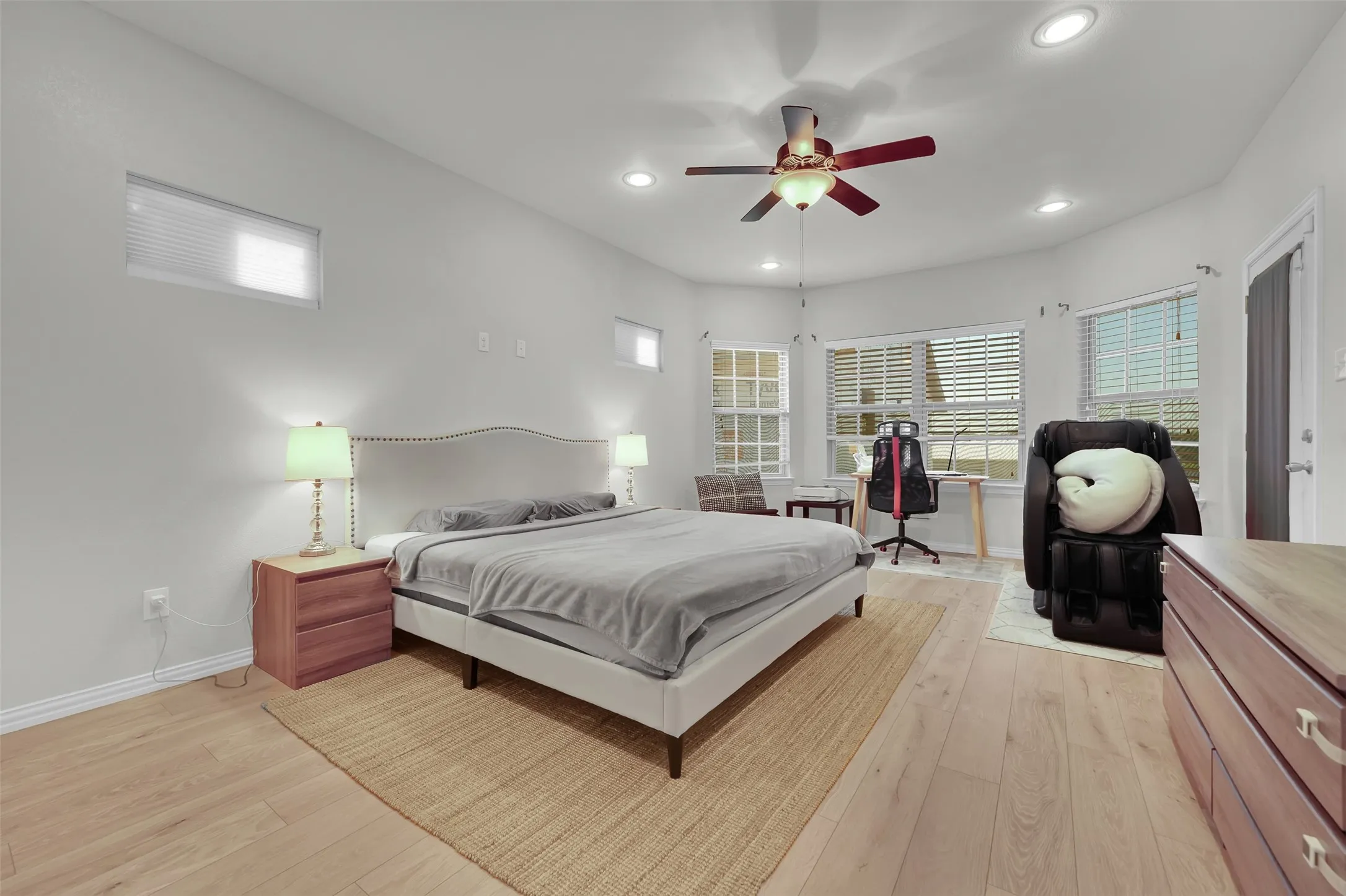 Single Family Residence For Sale in Collin County , 701 Overland Trail, Mc Kinney, Texas 75071, 4 Bedroom, 3 Bathroom, 3 Garage spaces, 2,433 Sqft, built in 2016, mls#21374632, Real Estate Agent in Mc Kinney, Homes For Sale in Collin county, Homes For Sale in Mc Kinney, Realtor in Mc Kinney Texas, Real Estate Brokerage Independent Realty Texas, Luminita Cordes Realtor