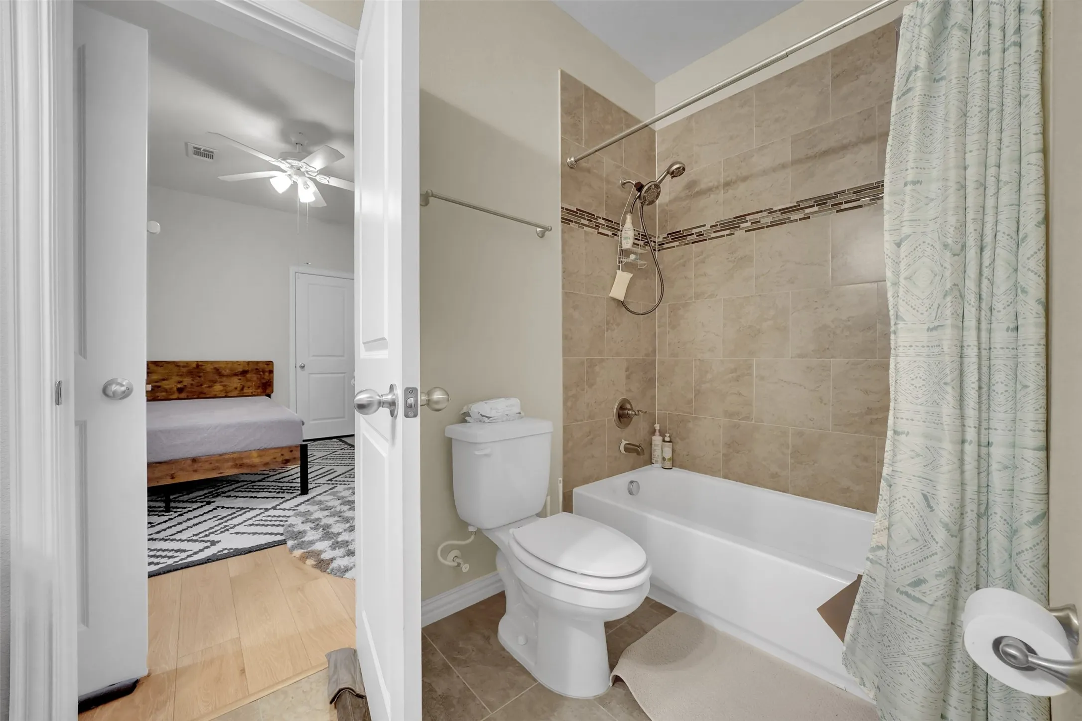 Single Family Residence For Sale in Collin County , 701 Overland Trail, Mc Kinney, Texas 75071, 4 Bedroom, 3 Bathroom, 3 Garage spaces, 2,433 Sqft, built in 2016, mls#21374632, Real Estate Agent in Mc Kinney, Homes For Sale in Collin county, Homes For Sale in Mc Kinney, Realtor in Mc Kinney Texas, Real Estate Brokerage Independent Realty Texas, Luminita Cordes Realtor