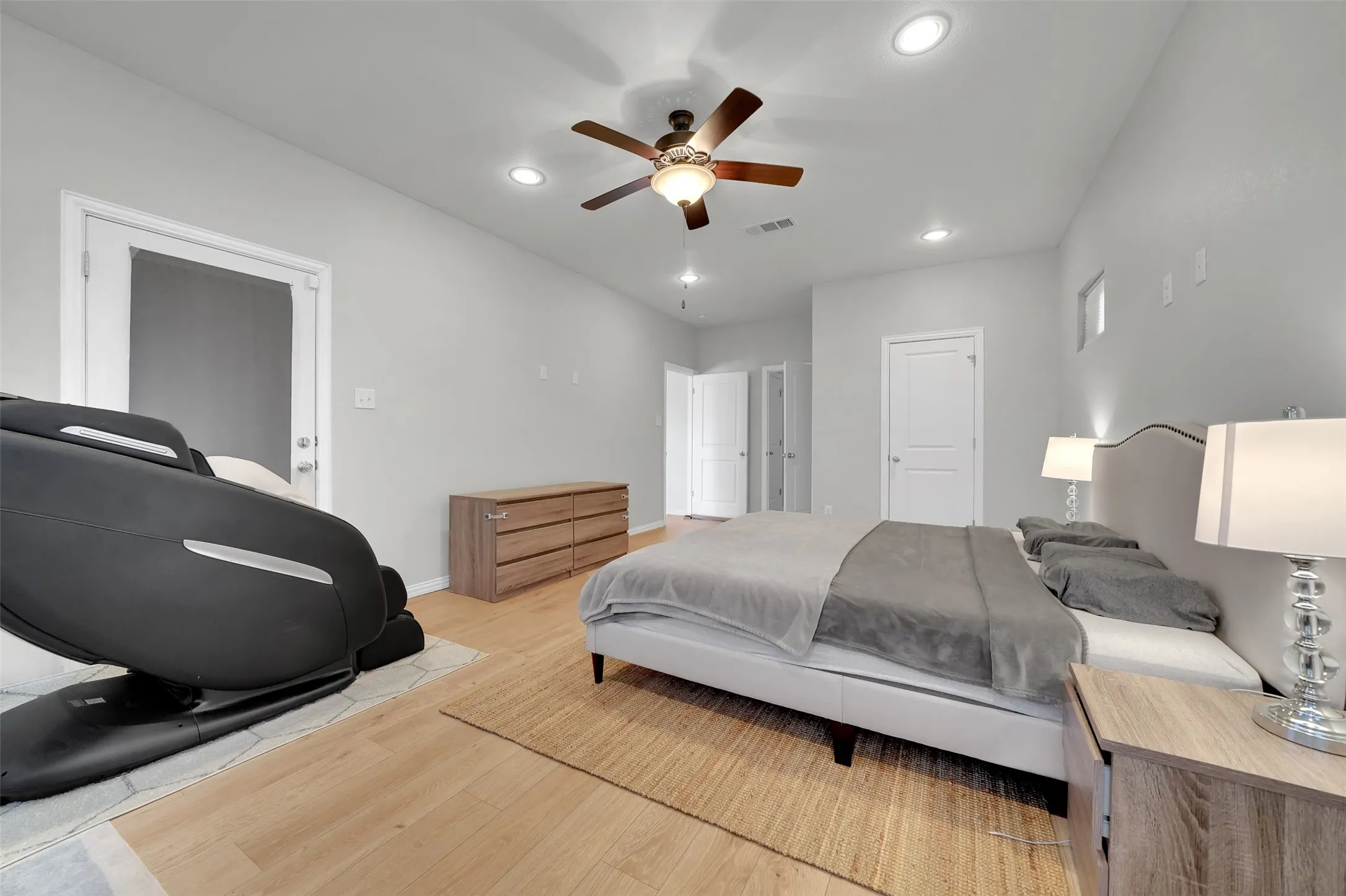 Single Family Residence For Sale in Collin County , 701 Overland Trail, Mc Kinney, Texas 75071, 4 Bedroom, 3 Bathroom, 3 Garage spaces, 2,433 Sqft, built in 2016, mls#21374632, Real Estate Agent in Mc Kinney, Homes For Sale in Collin county, Homes For Sale in Mc Kinney, Realtor in Mc Kinney Texas, Real Estate Brokerage Independent Realty Texas, Luminita Cordes Realtor