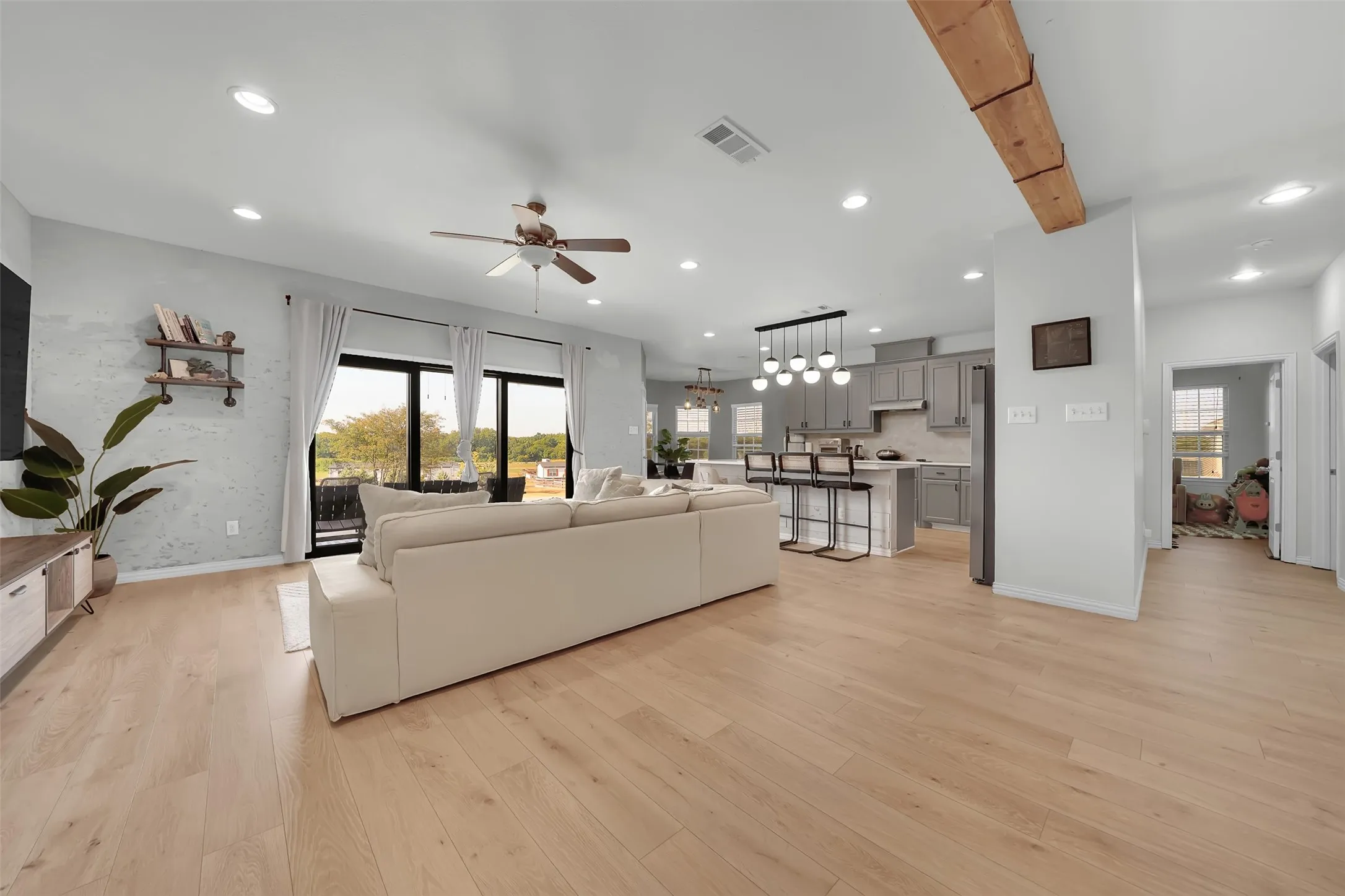Single Family Residence For Sale in Collin County , 701 Overland Trail, Mc Kinney, Texas 75071, 4 Bedroom, 3 Bathroom, 3 Garage spaces, 2,433 Sqft, built in 2016, mls#21374632, Real Estate Agent in Mc Kinney, Homes For Sale in Collin county, Homes For Sale in Mc Kinney, Realtor in Mc Kinney Texas, Real Estate Brokerage Independent Realty Texas, Luminita Cordes Realtor