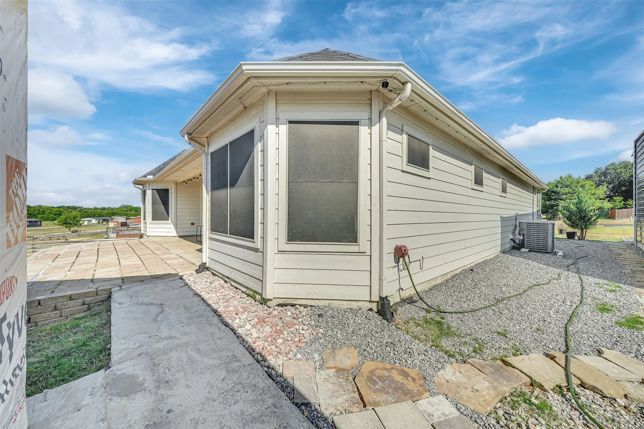 Single Family Residence For Sale in Collin County , 701 Overland Trail, Mc Kinney, Texas 75071, 4 Bedroom, 3 Bathroom, 3 Garage spaces, 2,433 Sqft, built in 2016, mls#21374632, Real Estate Agent in Mc Kinney, Homes For Sale in Collin county, Homes For Sale in Mc Kinney, Realtor in Mc Kinney Texas, Real Estate Brokerage Independent Realty Texas, Luminita Cordes Realtor