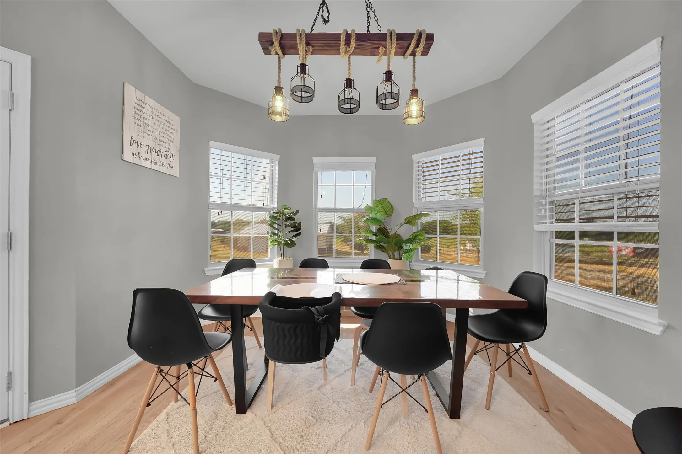 Single Family Residence For Sale in Collin County , 701 Overland Trail, Mc Kinney, Texas 75071, 4 Bedroom, 3 Bathroom, 3 Garage spaces, 2,433 Sqft, built in 2016, mls#21374632, Real Estate Agent in Mc Kinney, Homes For Sale in Collin county, Homes For Sale in Mc Kinney, Realtor in Mc Kinney Texas, Real Estate Brokerage Independent Realty Texas, Luminita Cordes Realtor
