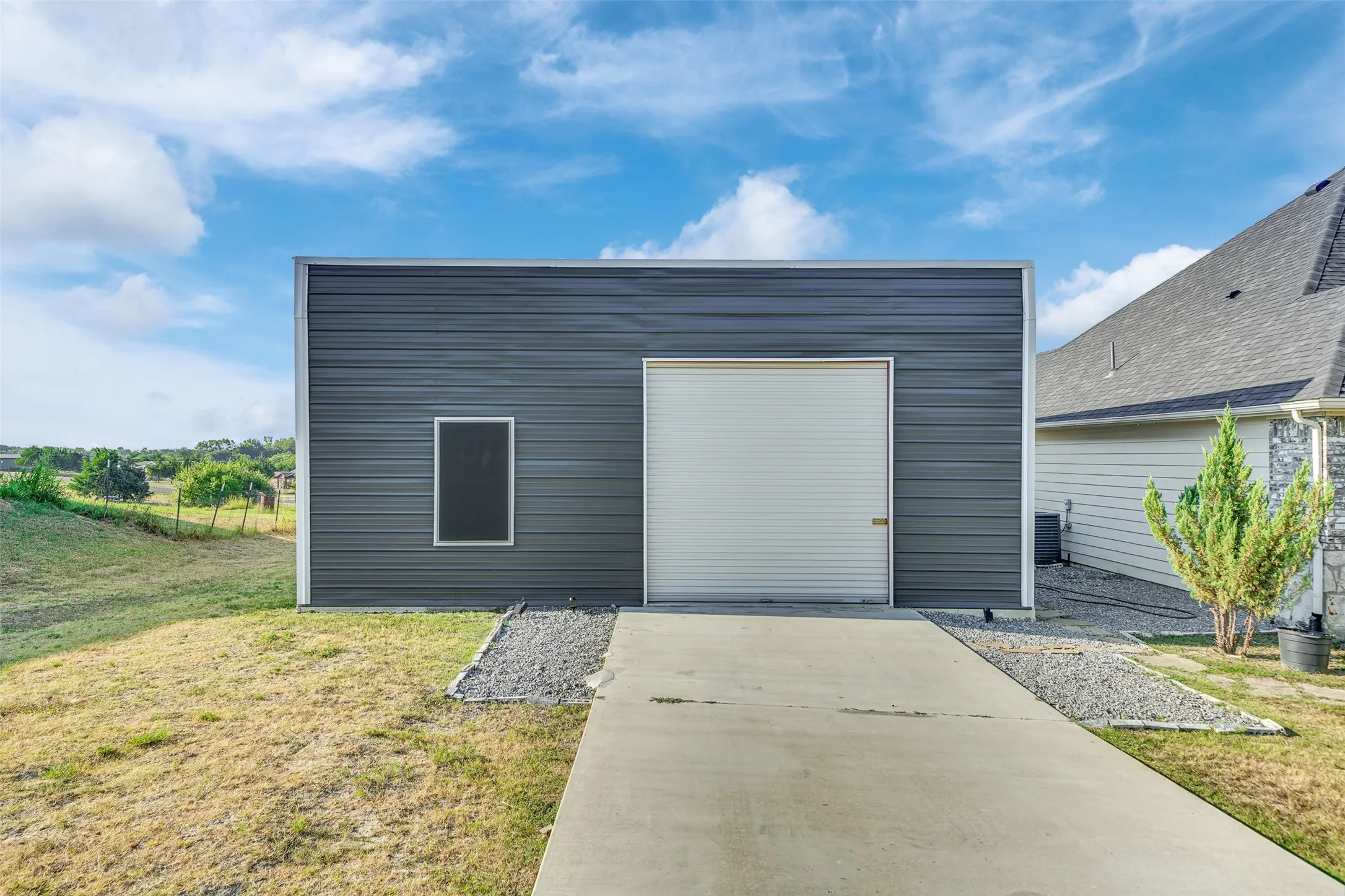 Single Family Residence For Sale in Collin County , 701 Overland Trail, Mc Kinney, Texas 75071, 4 Bedroom, 3 Bathroom, 3 Garage spaces, 2,433 Sqft, built in 2016, mls#21374632, Real Estate Agent in Mc Kinney, Homes For Sale in Collin county, Homes For Sale in Mc Kinney, Realtor in Mc Kinney Texas, Real Estate Brokerage Independent Realty Texas, Luminita Cordes Realtor