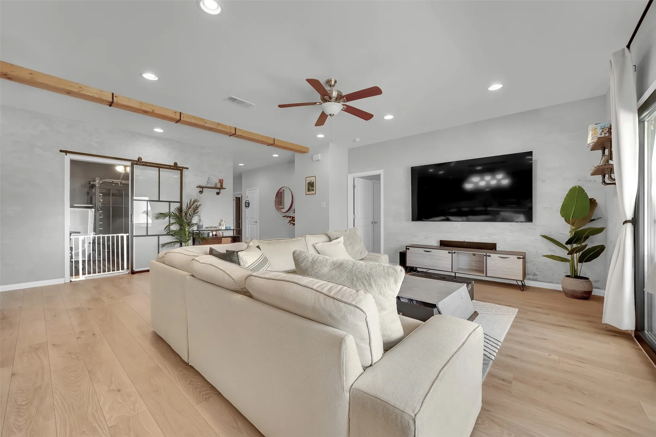 Single Family Residence For Sale in Collin County , 701 Overland Trail, Mc Kinney, Texas 75071, 4 Bedroom, 3 Bathroom, 3 Garage spaces, 2,433 Sqft, built in 2016, mls#21374632, Real Estate Agent in Mc Kinney, Homes For Sale in Collin county, Homes For Sale in Mc Kinney, Realtor in Mc Kinney Texas, Real Estate Brokerage Independent Realty Texas, Luminita Cordes Realtor